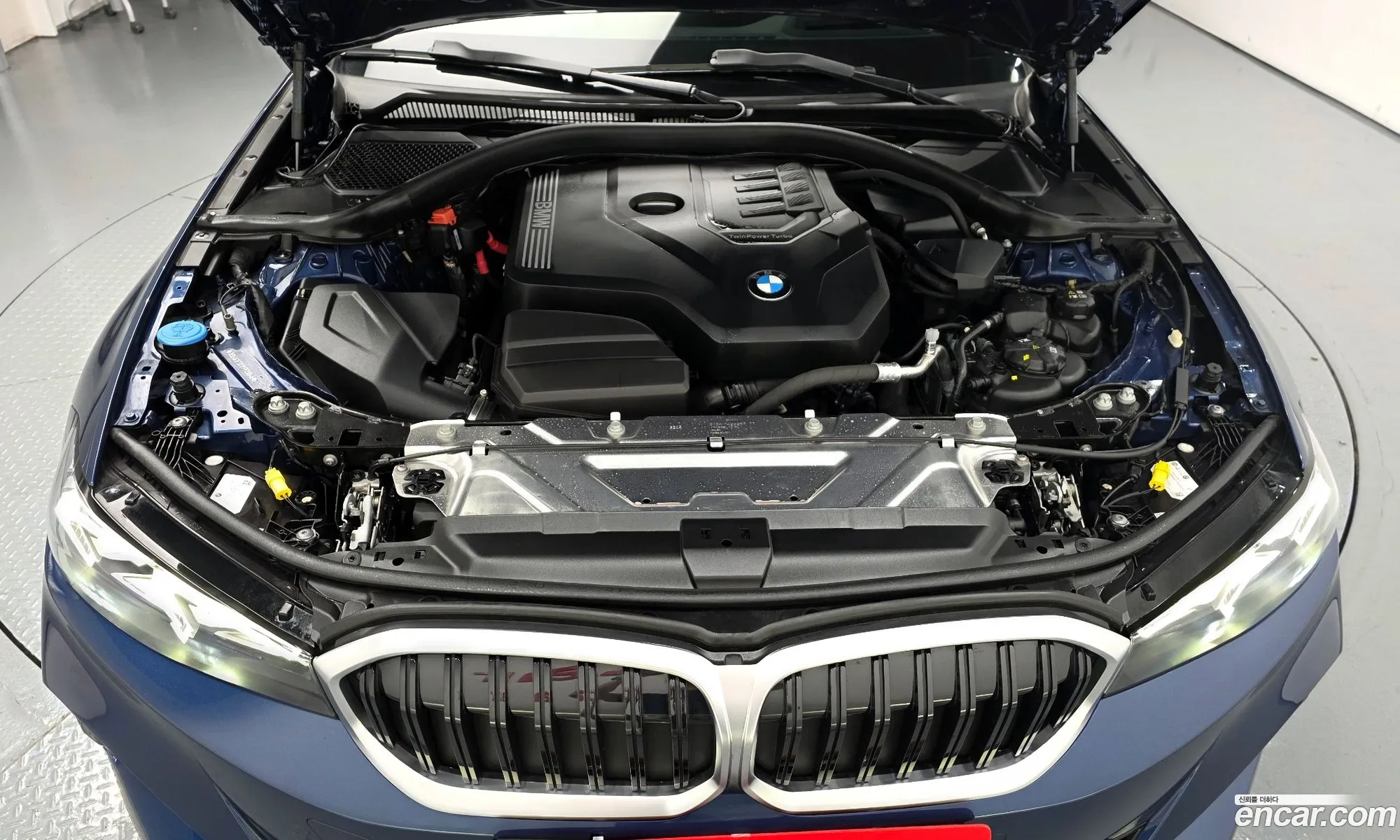 BMW 3 Series 2023 — 3