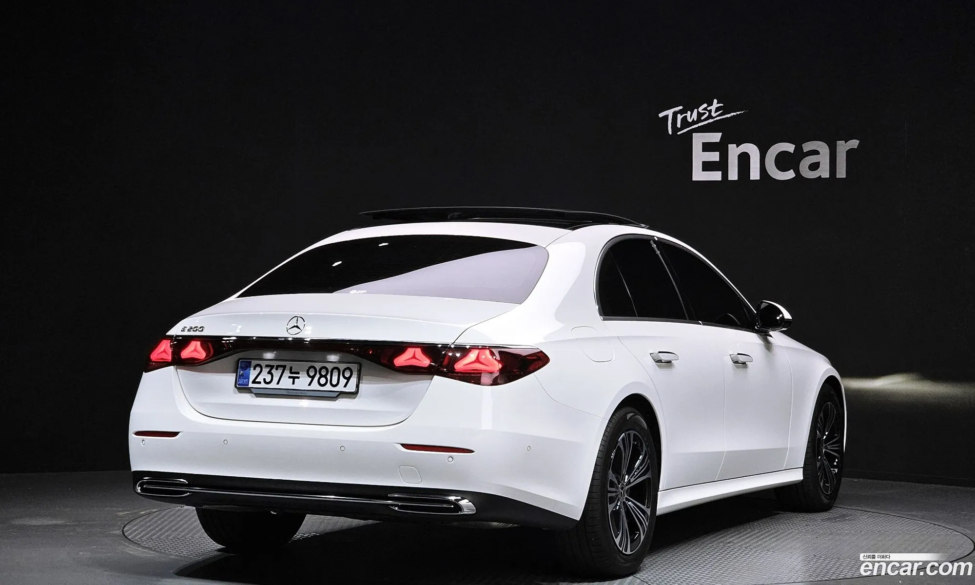 Mercedes-Benz E-Class W214 2025 — 11