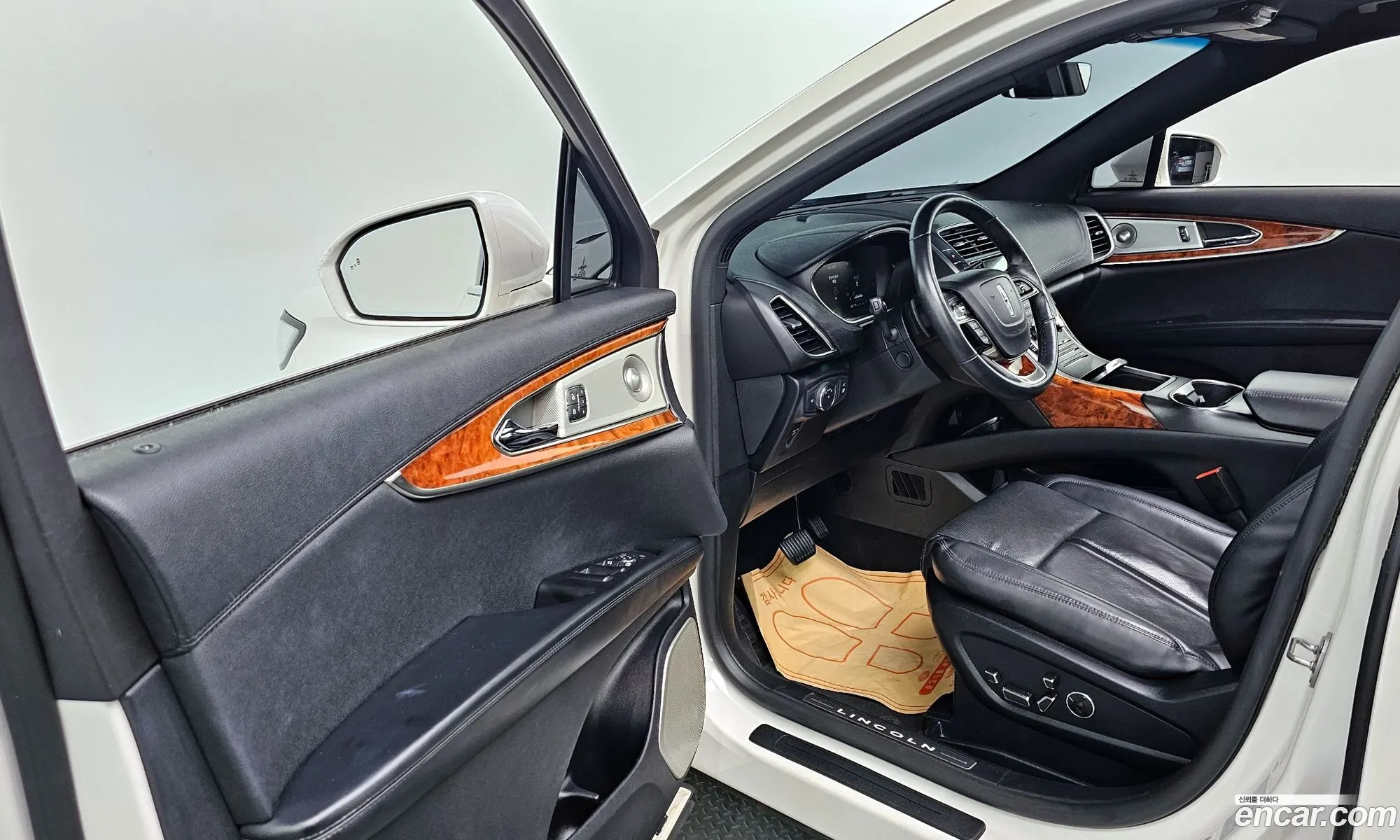 Lincoln Nautilus 2019 2LMPJ8LP6KBL64847 — 9