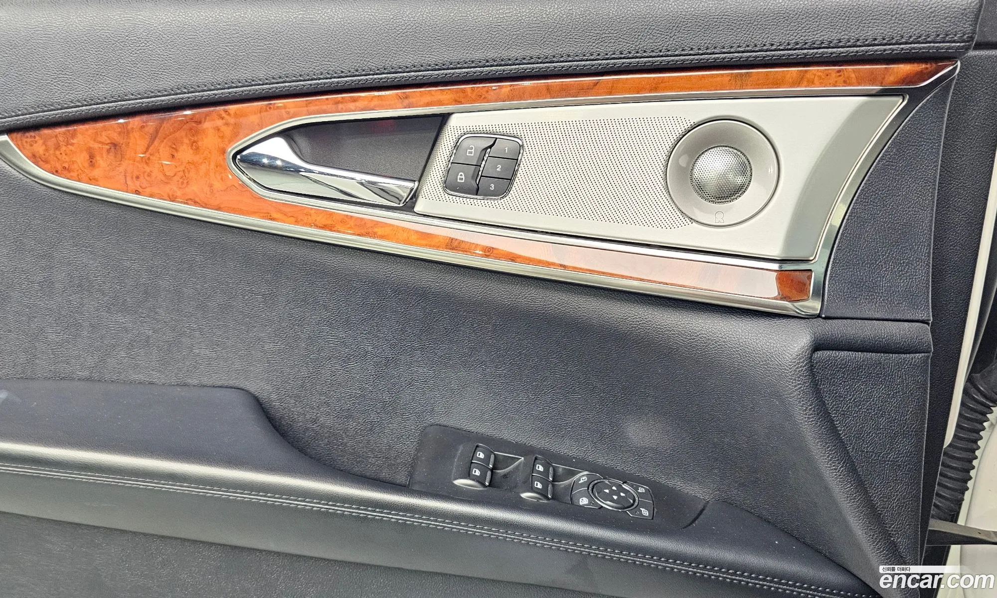 Lincoln Nautilus 2019 2LMPJ8LP6KBL64847 — 20