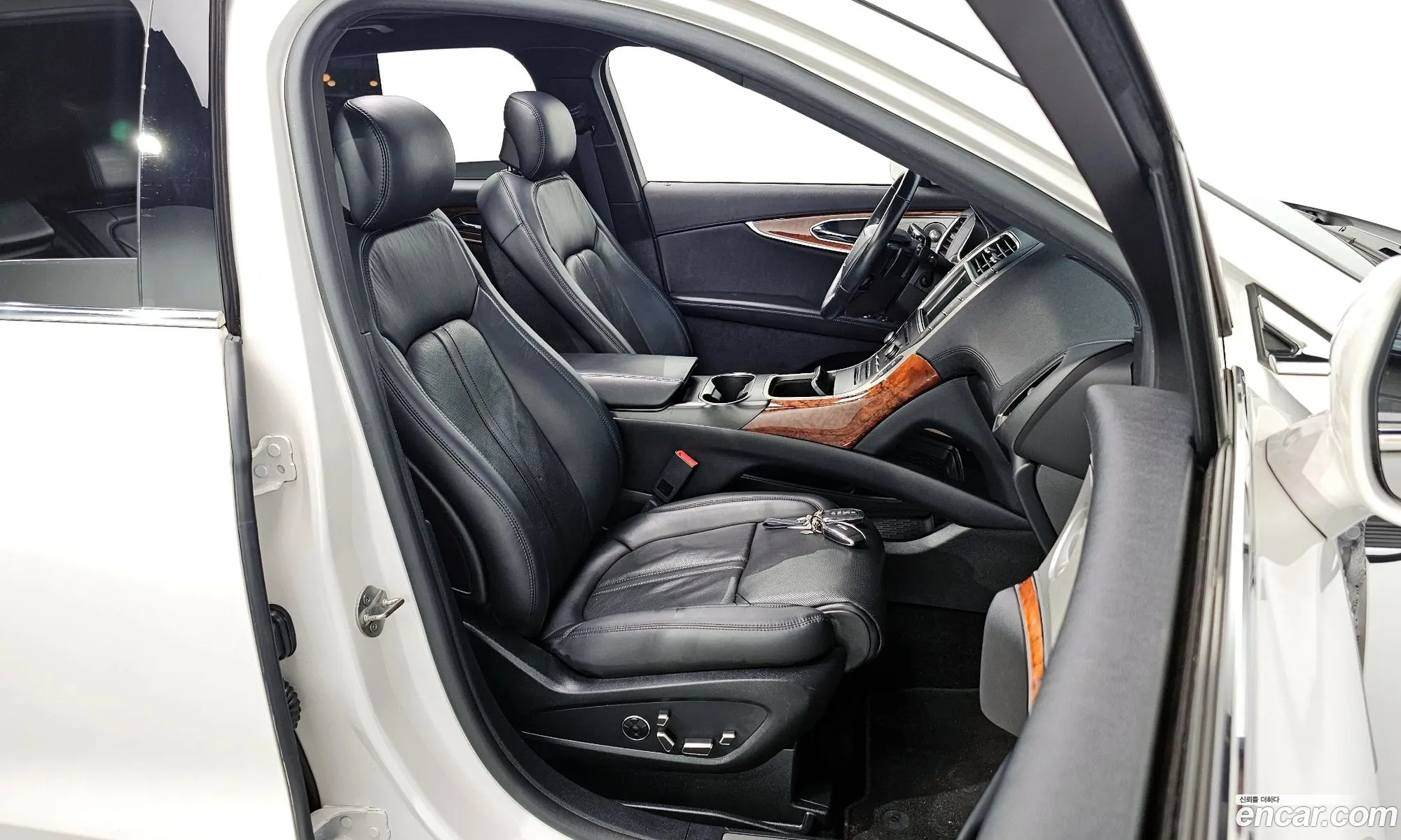 Lincoln Nautilus 2019 2LMPJ8LP6KBL64847 — 13