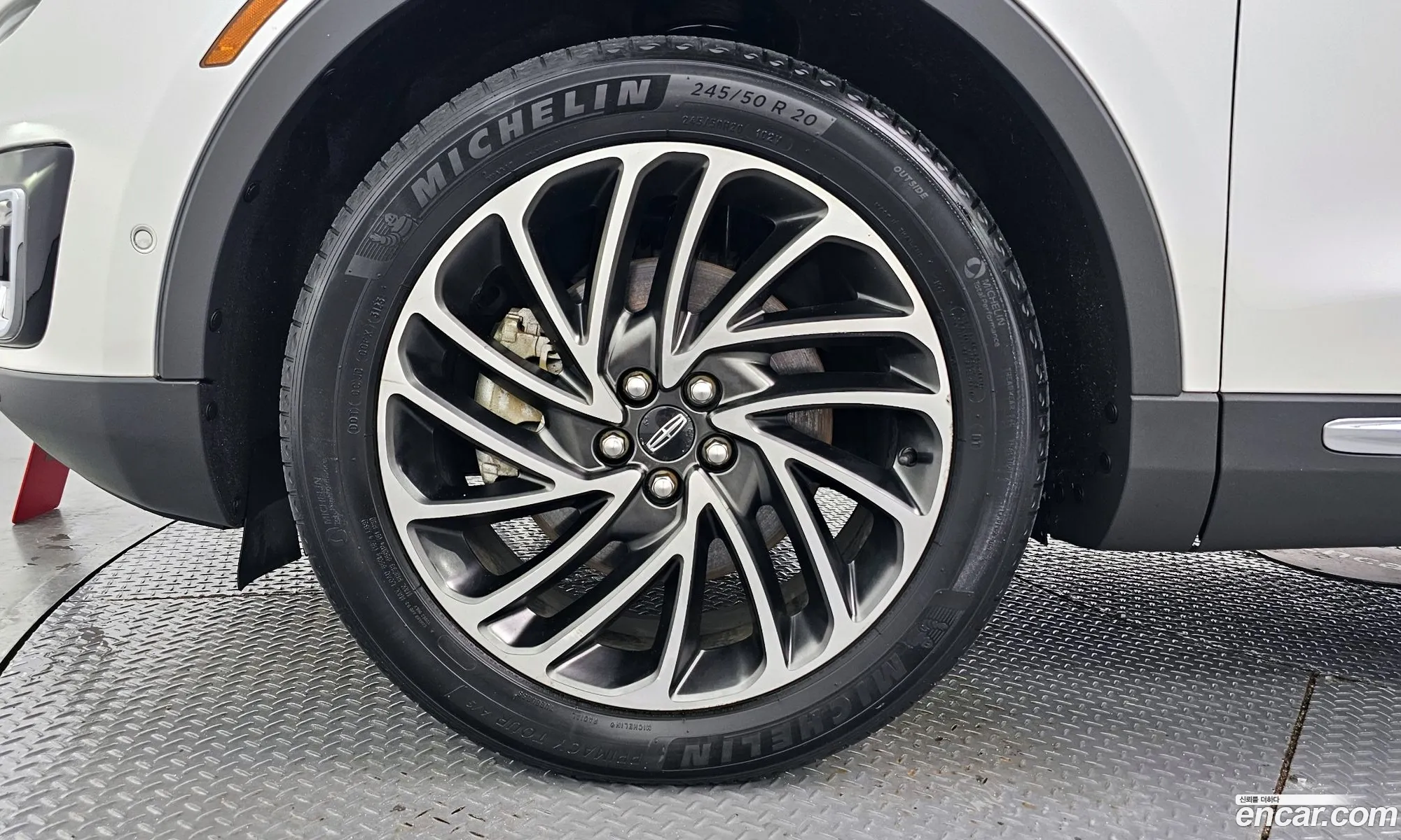 Lincoln Nautilus 2019 2LMPJ8LP6KBL64847 — 19