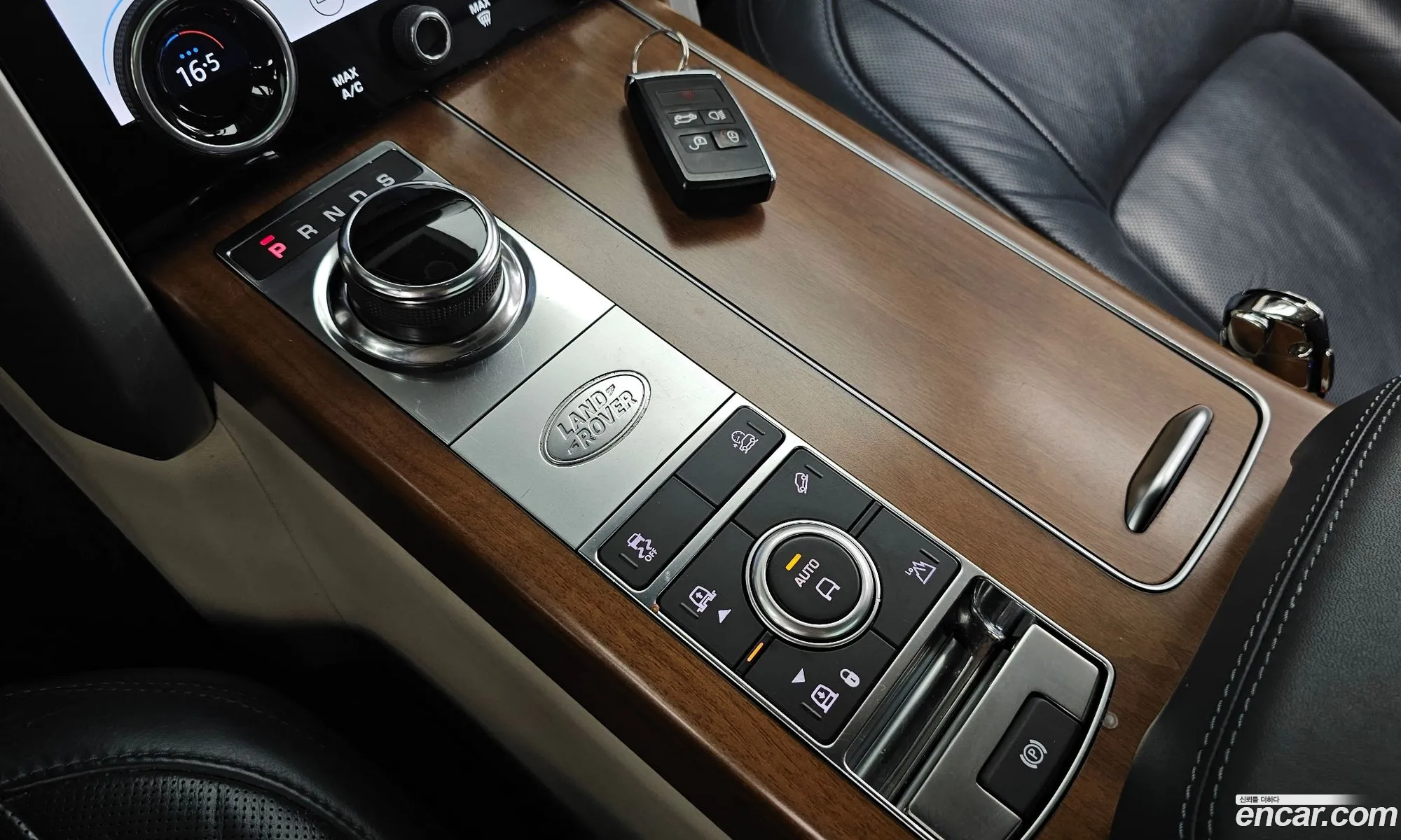 Land Rover Range Rover 2018 SALGA2BJ0JA511015 — 2