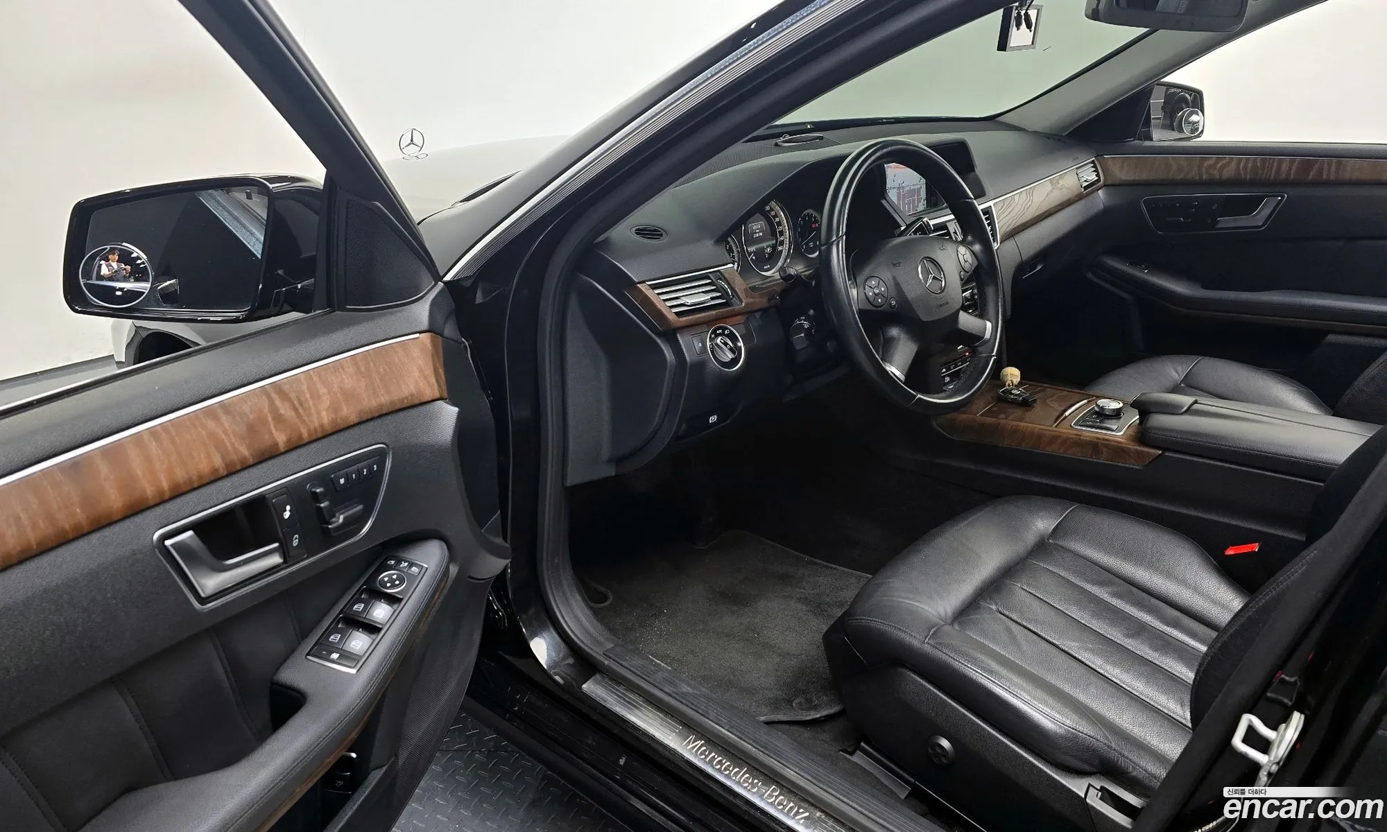 Mercedes-Benz E-Class W212 2013 WDDHF5FB6DA761449 — 18