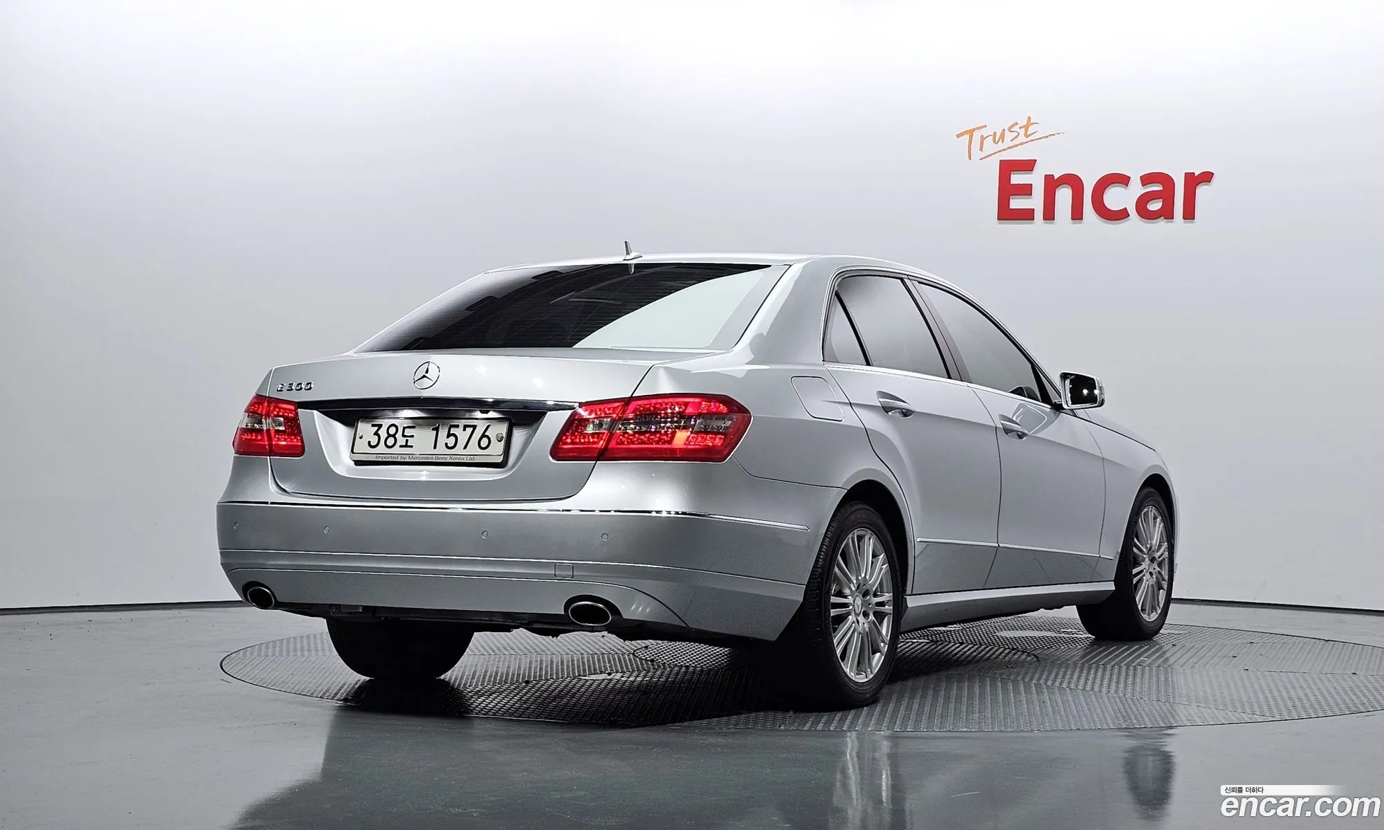 Mercedes-Benz E-Class W212 2010 WDDHF5EB2AA202669 — 10
