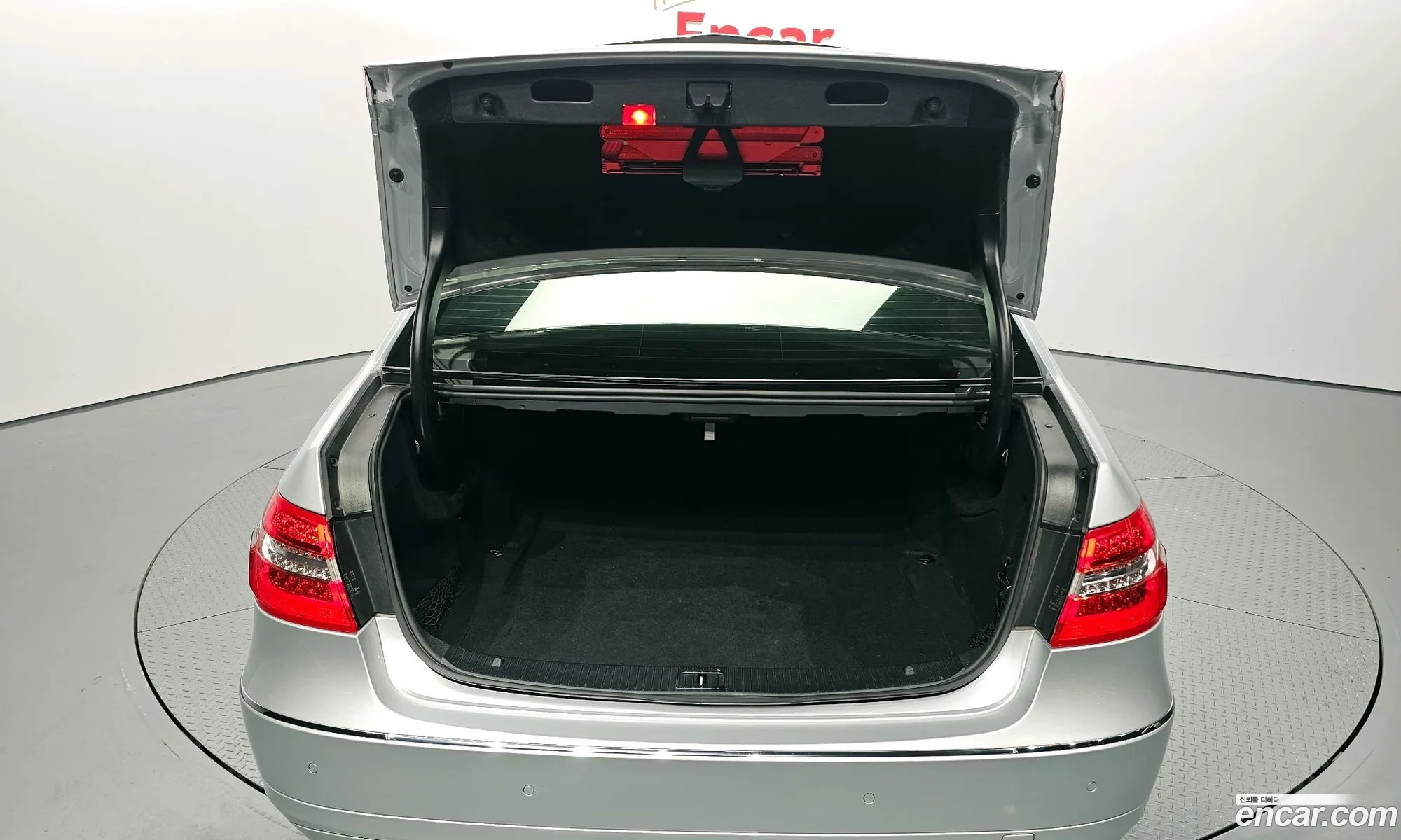 Mercedes-Benz E-Class W212 2010 WDDHF5EB2AA202669 — 4