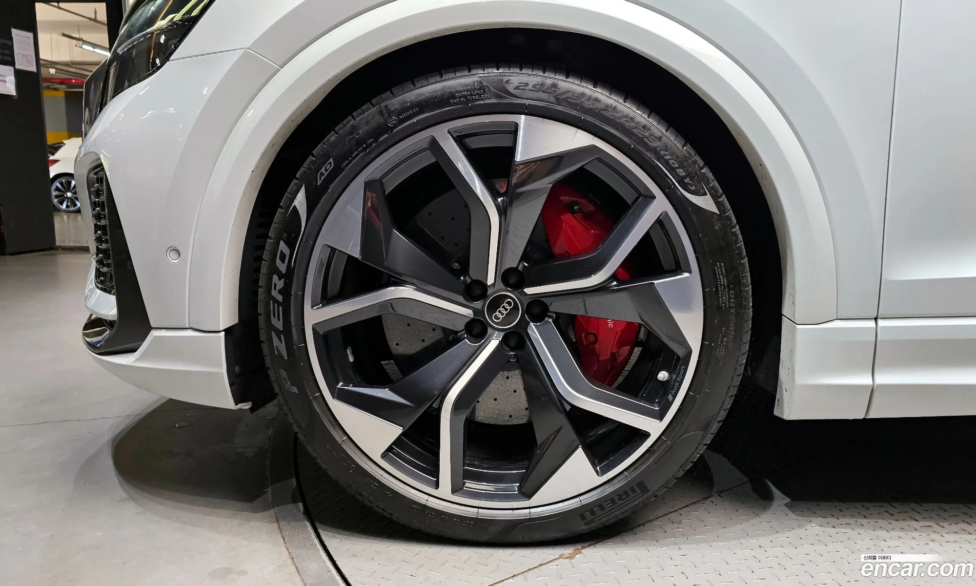 Audi RSQ8 2023 WUAZZZF1XPD008128 — 4