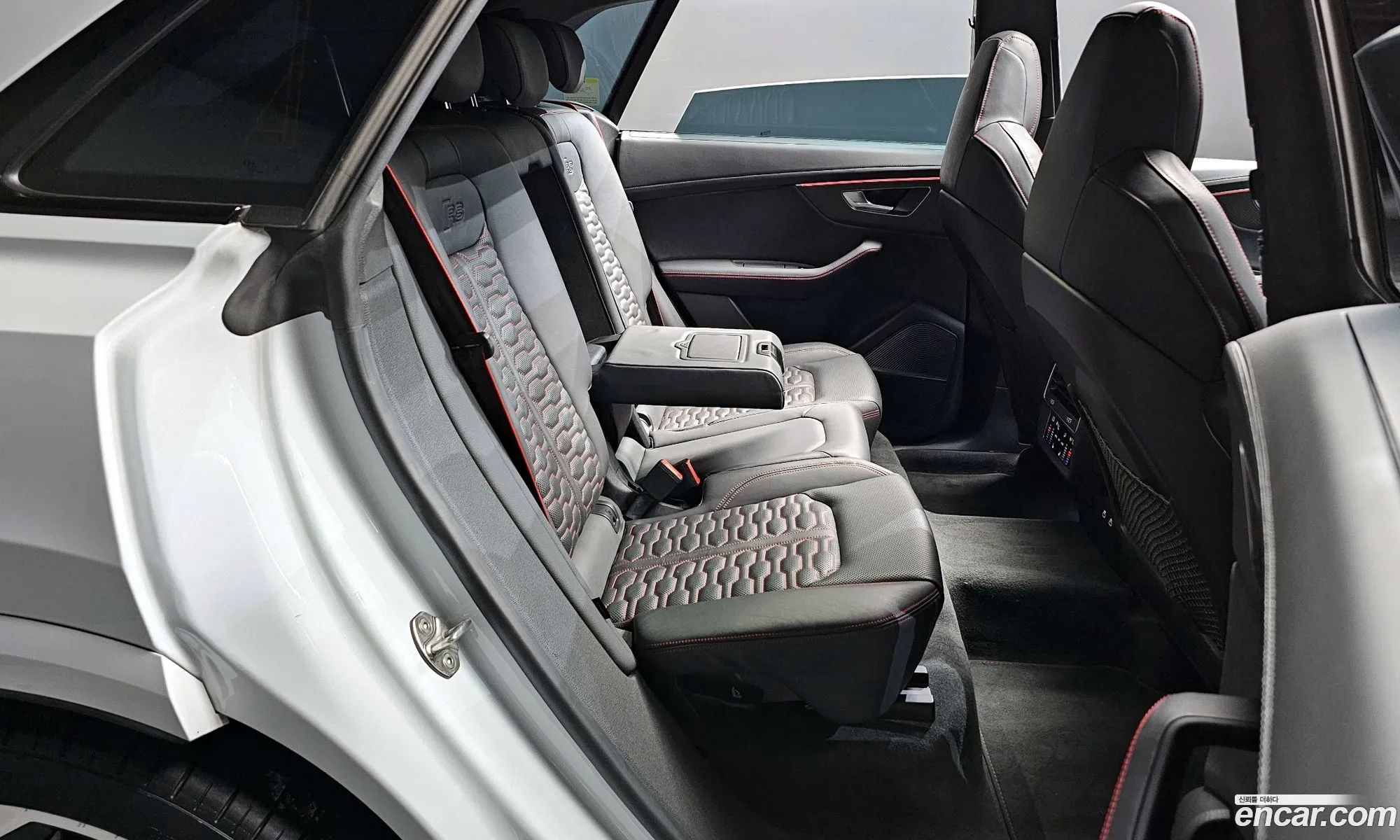 Audi RSQ8 2023 WUAZZZF1XPD008128 — 3