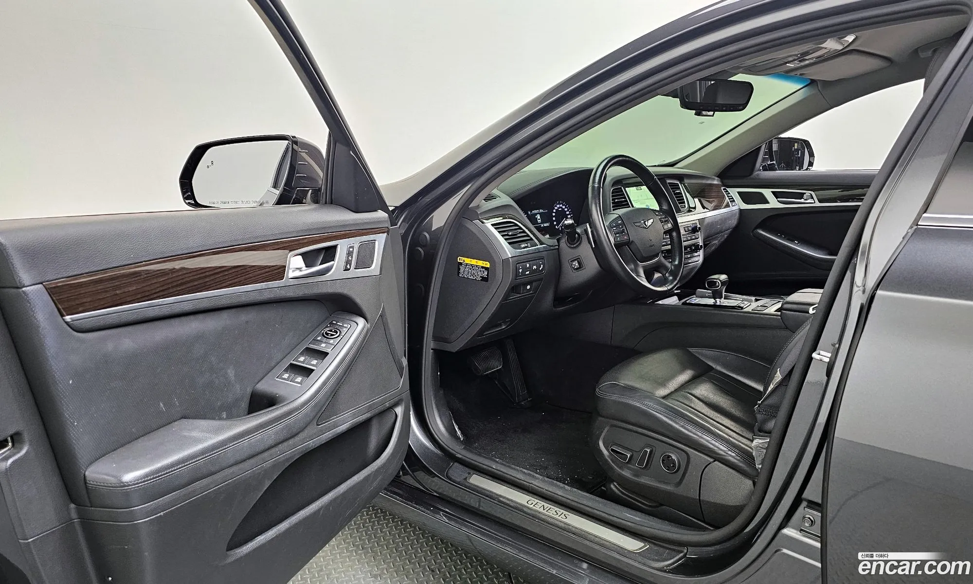Genesis G80 2018 — 19