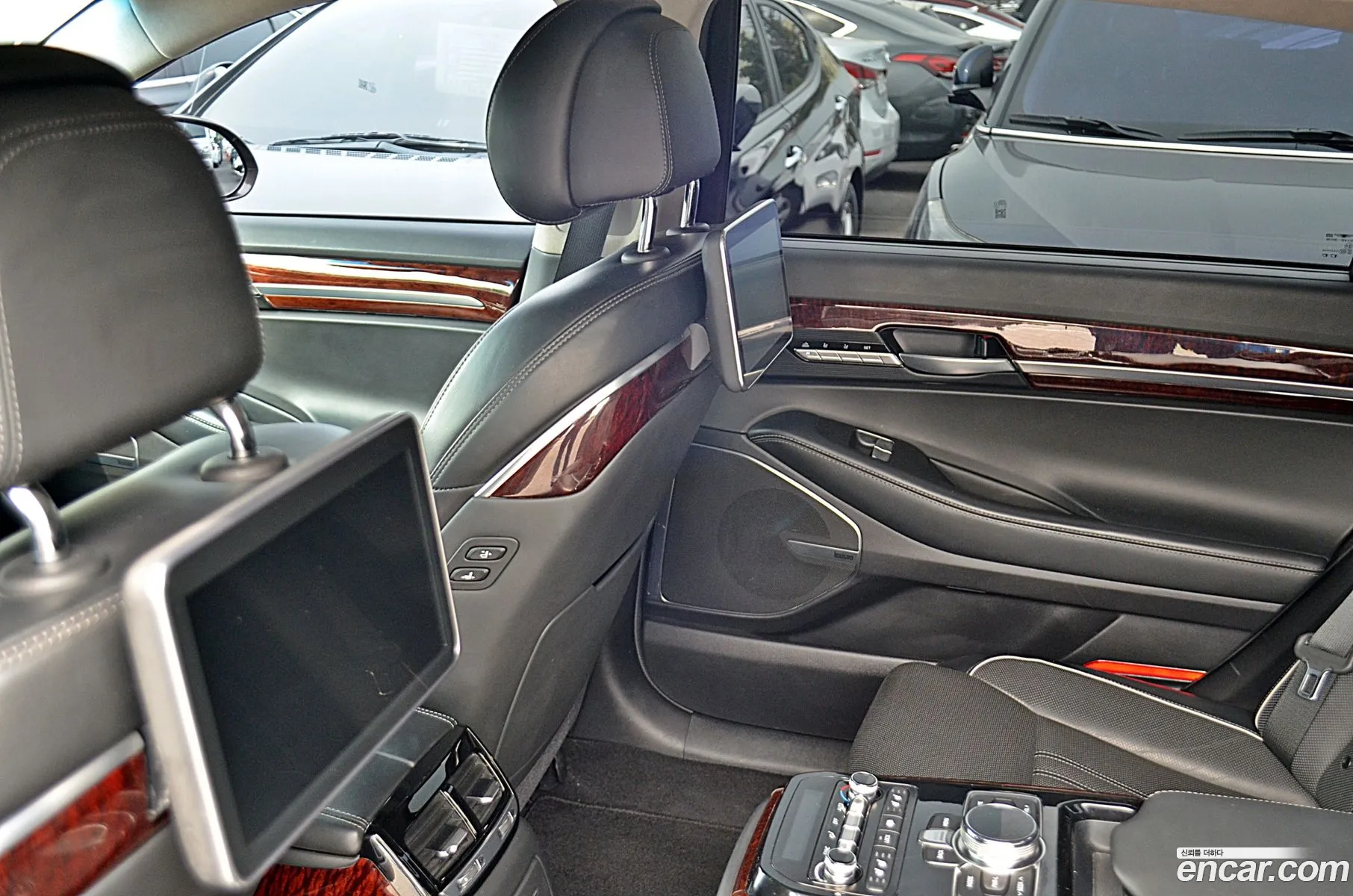 Genesis EQ900 2015 — 2