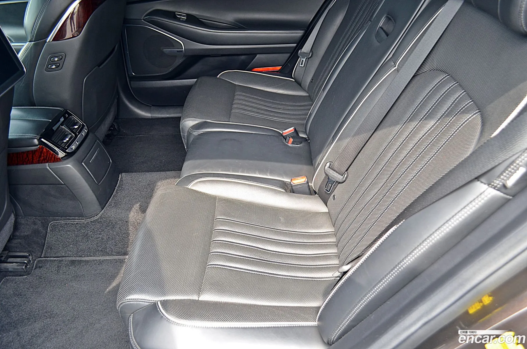 Genesis EQ900 2015 — 11