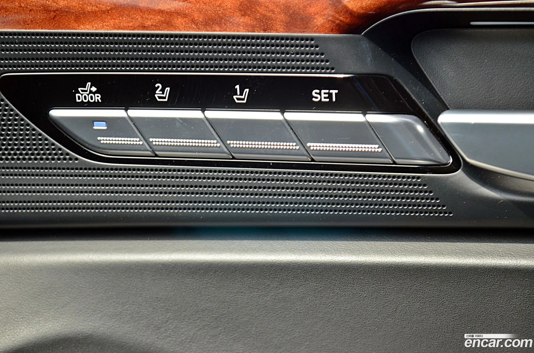 Genesis EQ900 2015 — 3