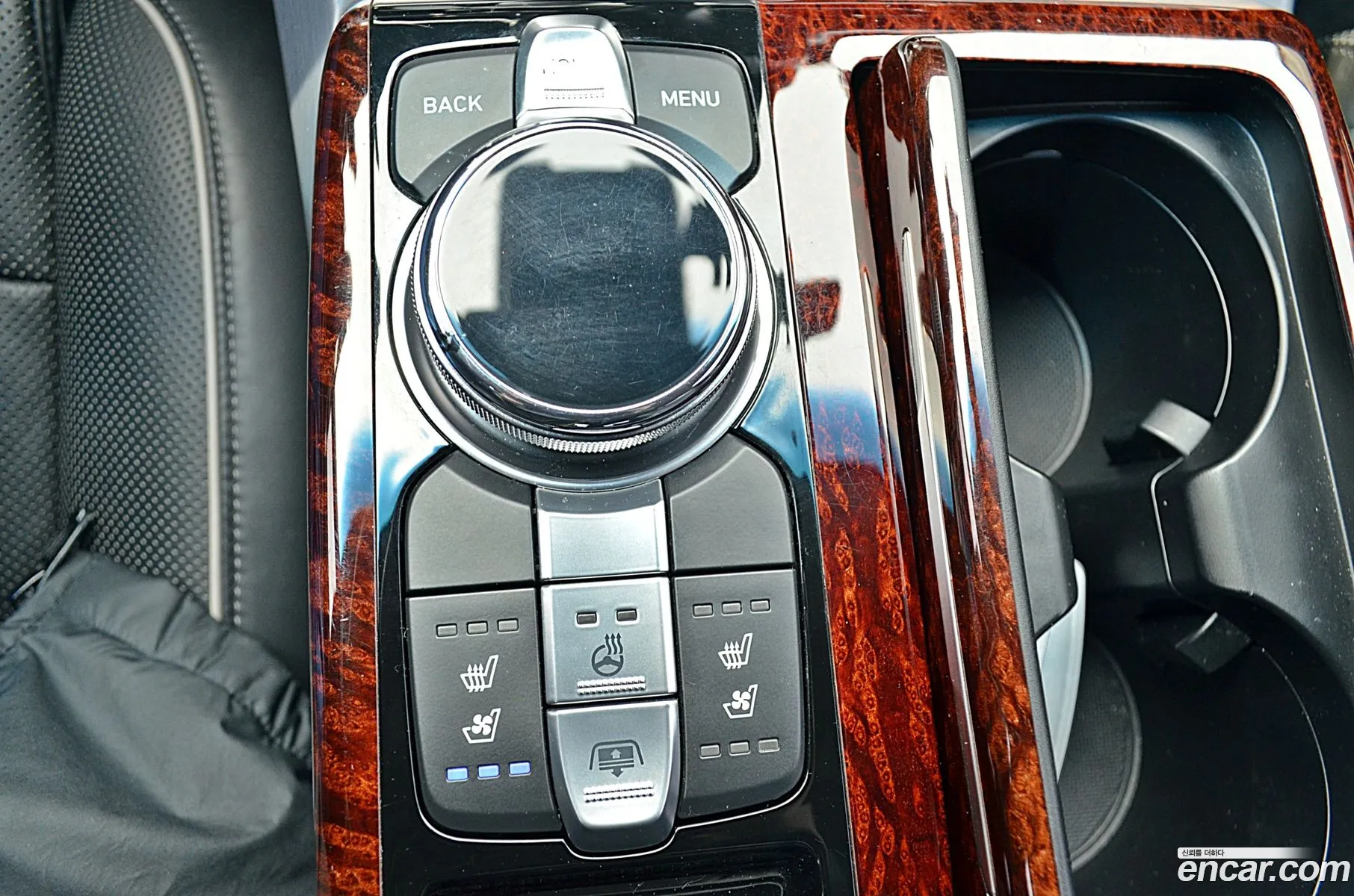 Genesis EQ900 2015 — 10