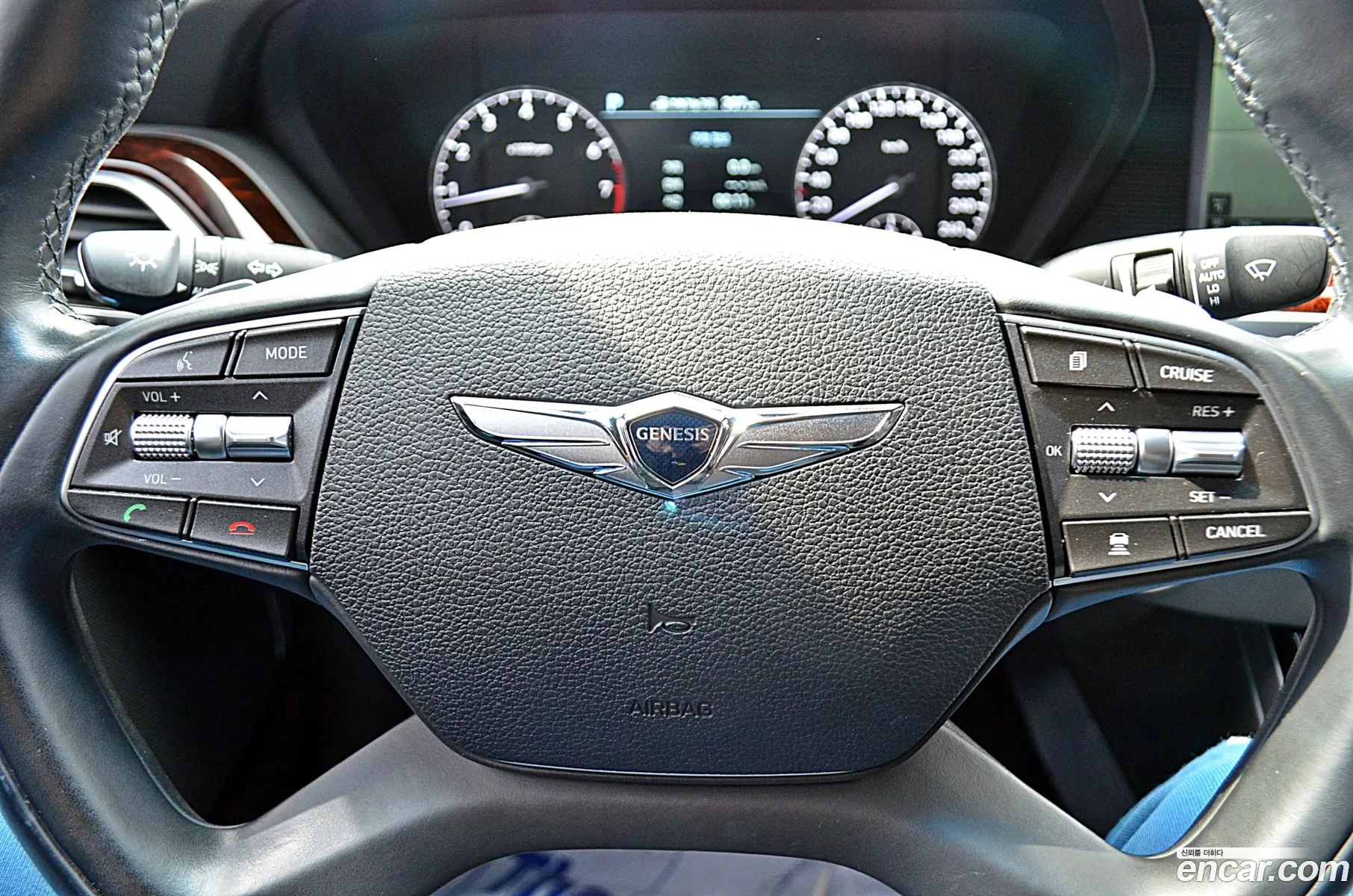 Genesis EQ900 2015 — 18