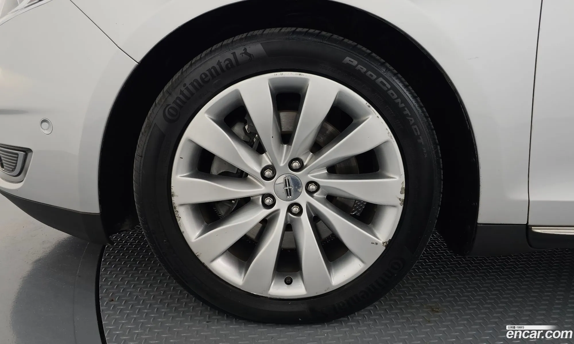 Lincoln MKS 2014 1LNHL9DK1EG611255 — 13