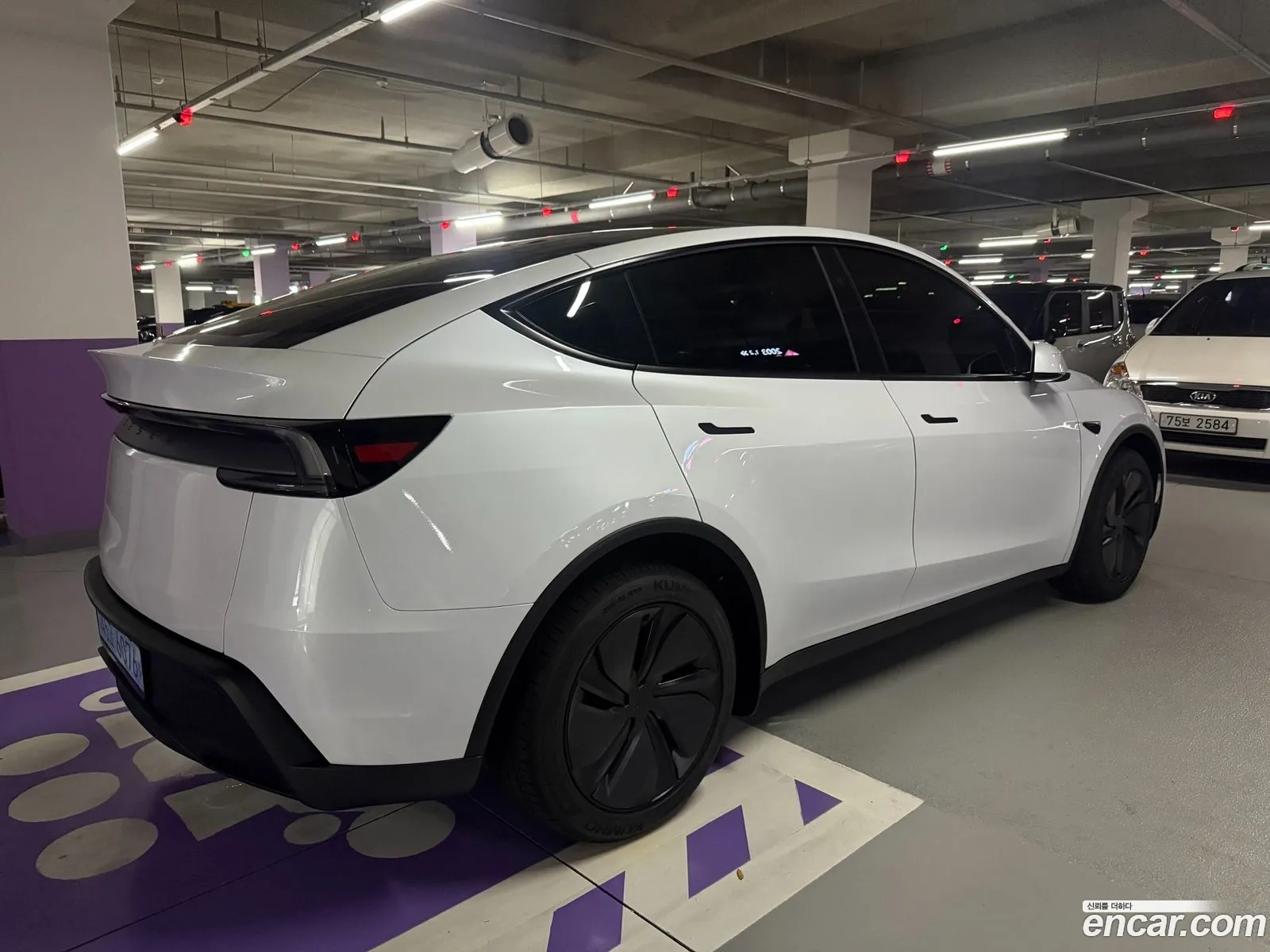 Tesla Model Y 2025 — 14