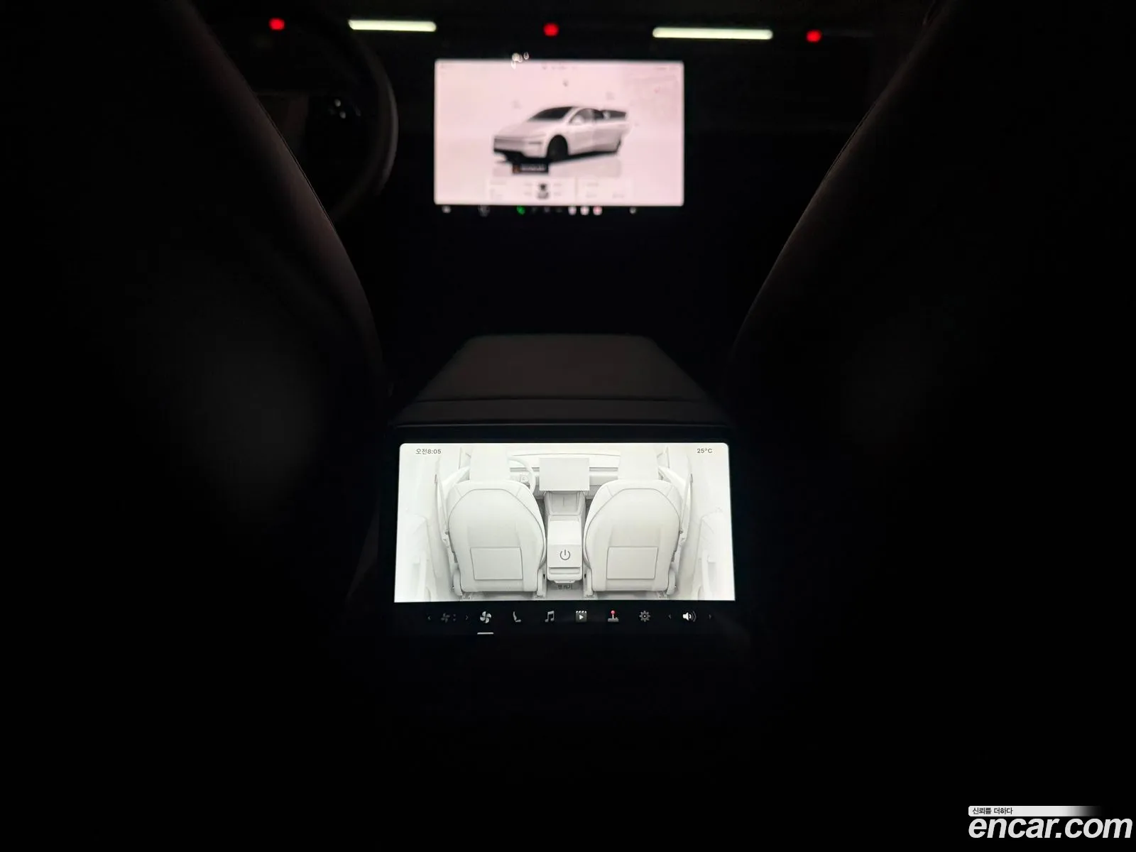 Tesla Model Y 2025 — 2