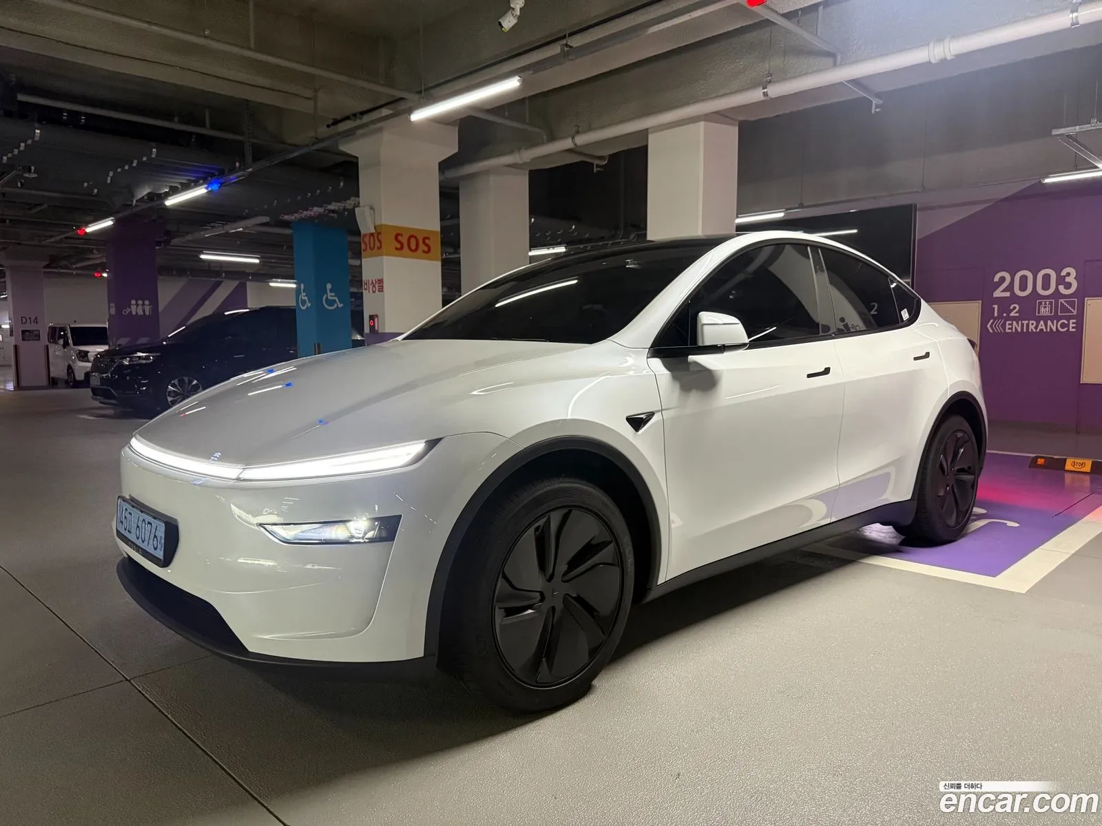 Tesla Model Y 2025 — 12