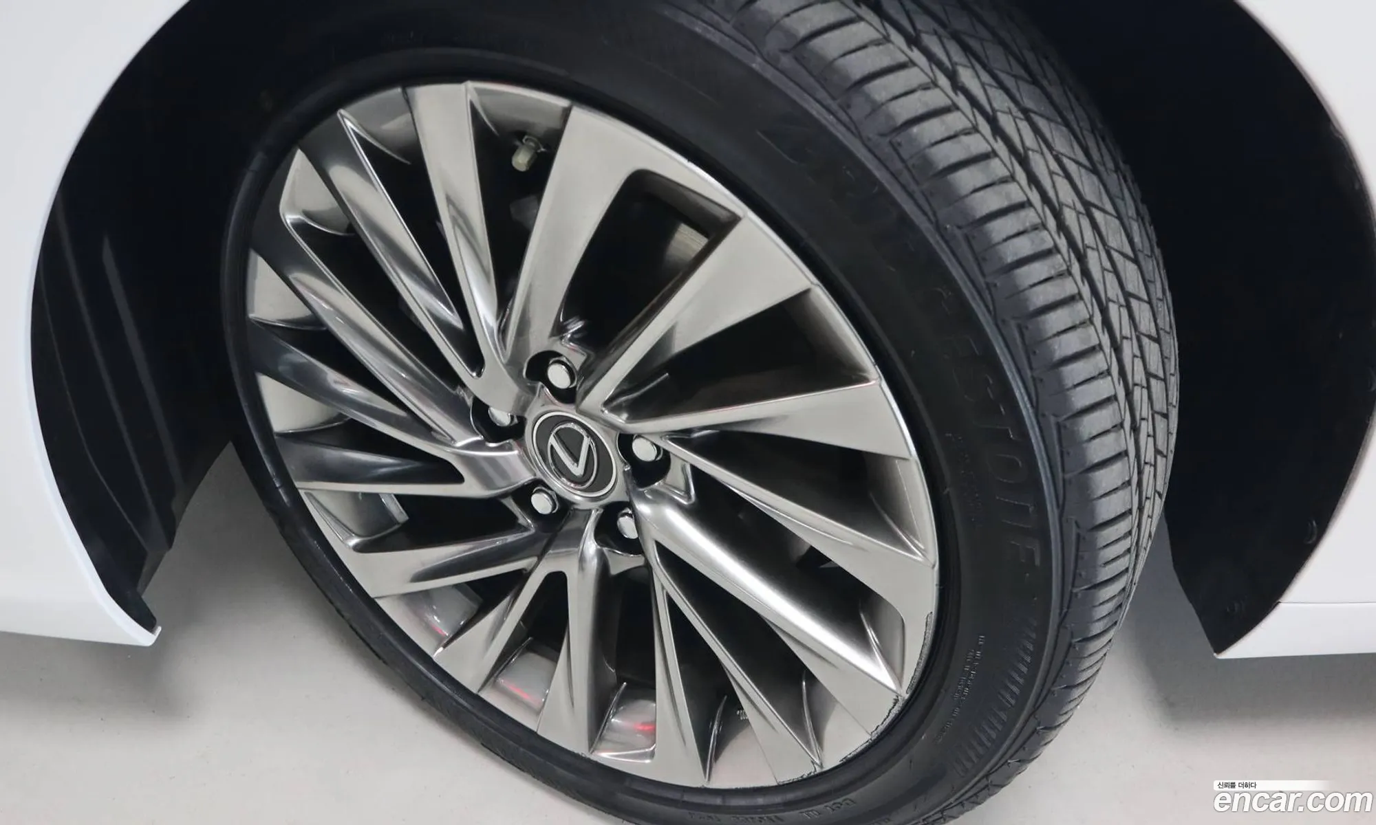 Lexus ES300h 7th Gen 2024 — 5