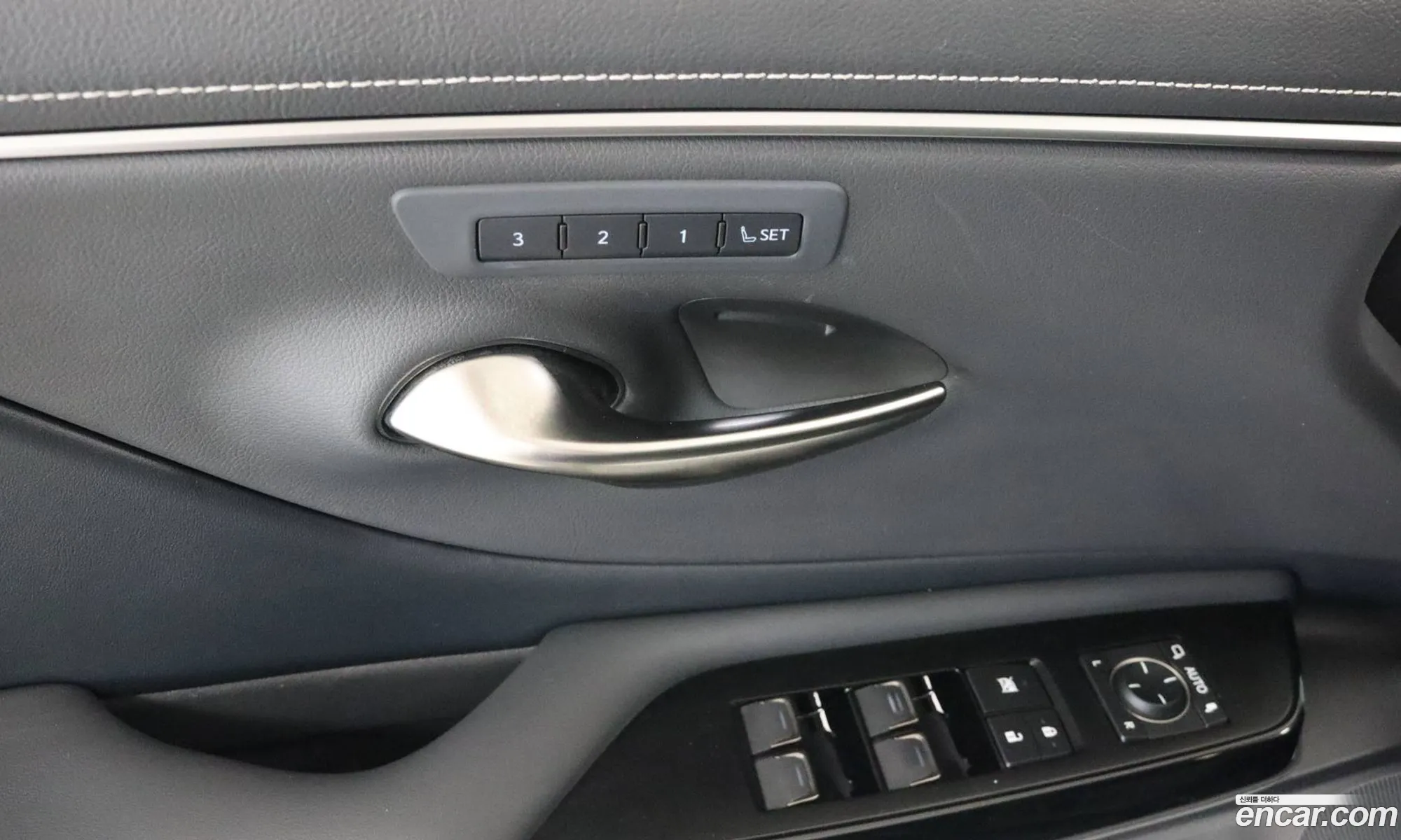 Lexus ES300h 7th Gen 2024 — 12