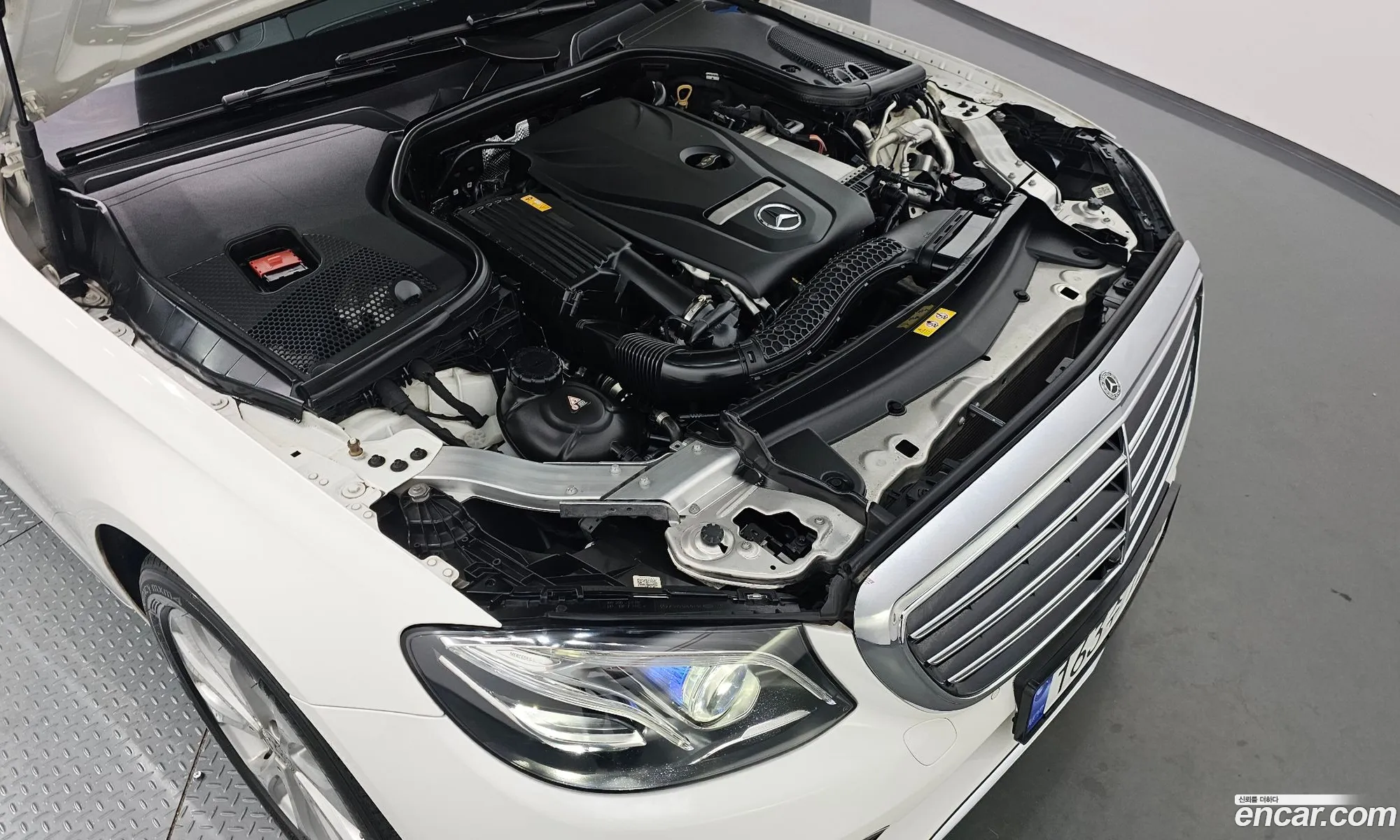 Mercedes-Benz E-Class W213 2018 WDDZF4JB2JA421409 — 4