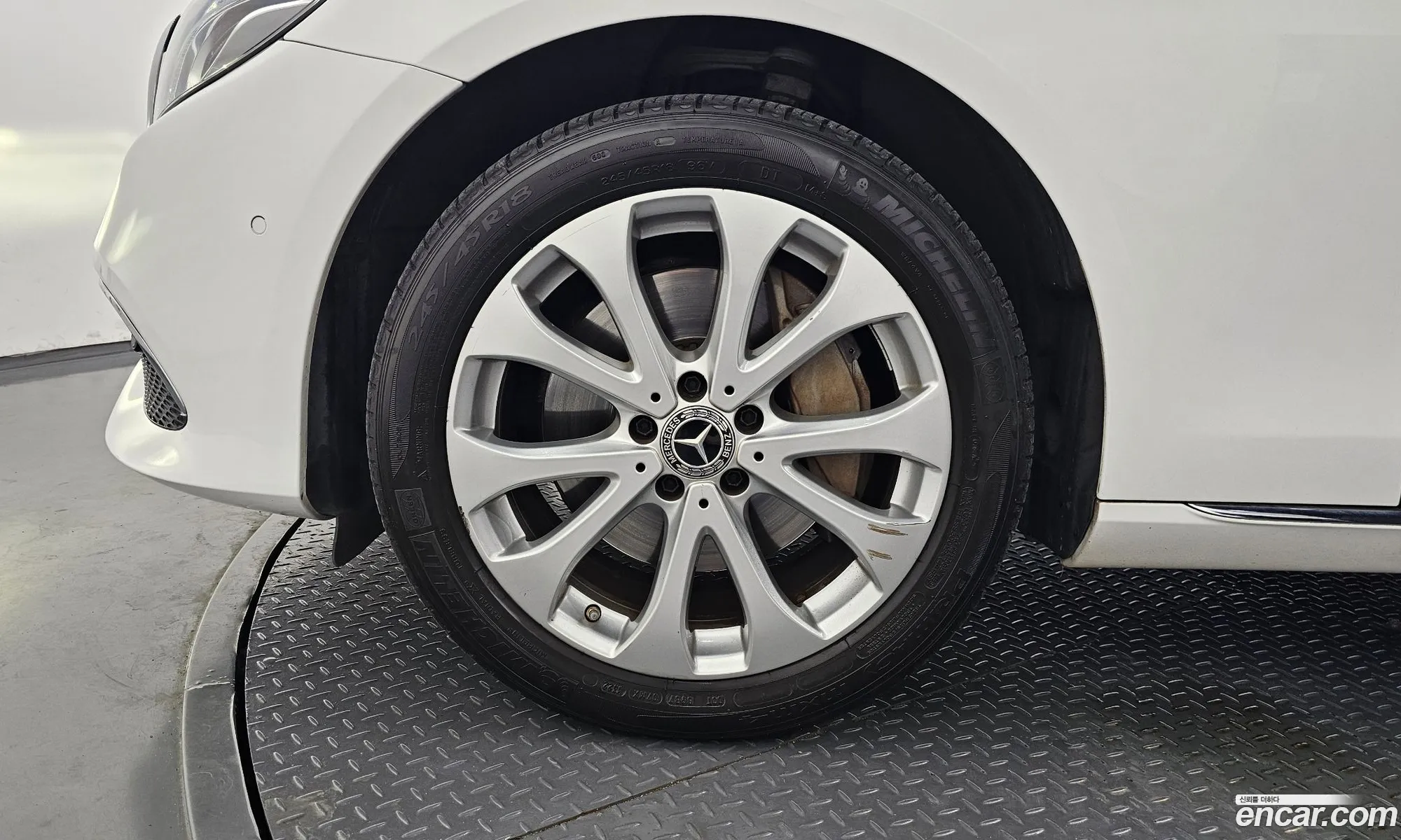 Mercedes-Benz E-Class W213 2018 WDDZF4JB2JA421409 — 13