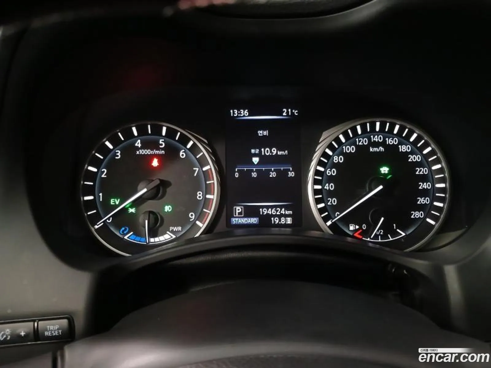 Infiniti Q50 2018 — 12