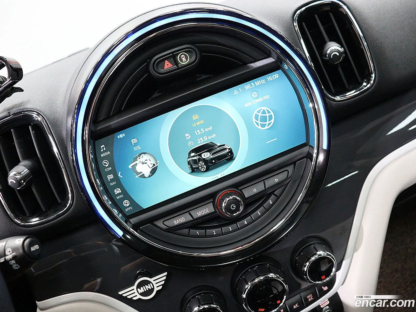 Mini Cooper SD Countryman 2019 — 16