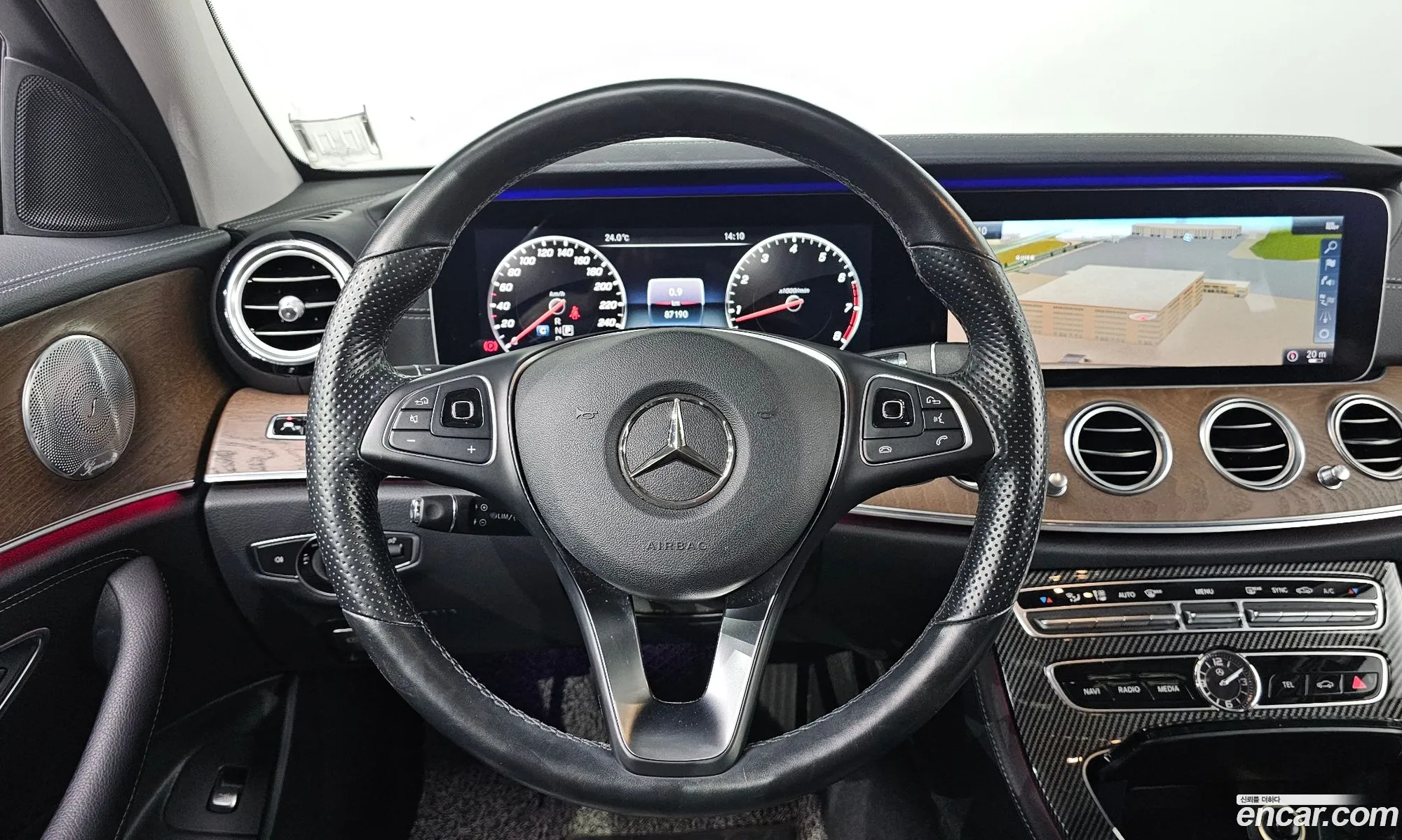 Mercedes-Benz E-Class W213 2018 WDDZF4KB1JA416636 — 17