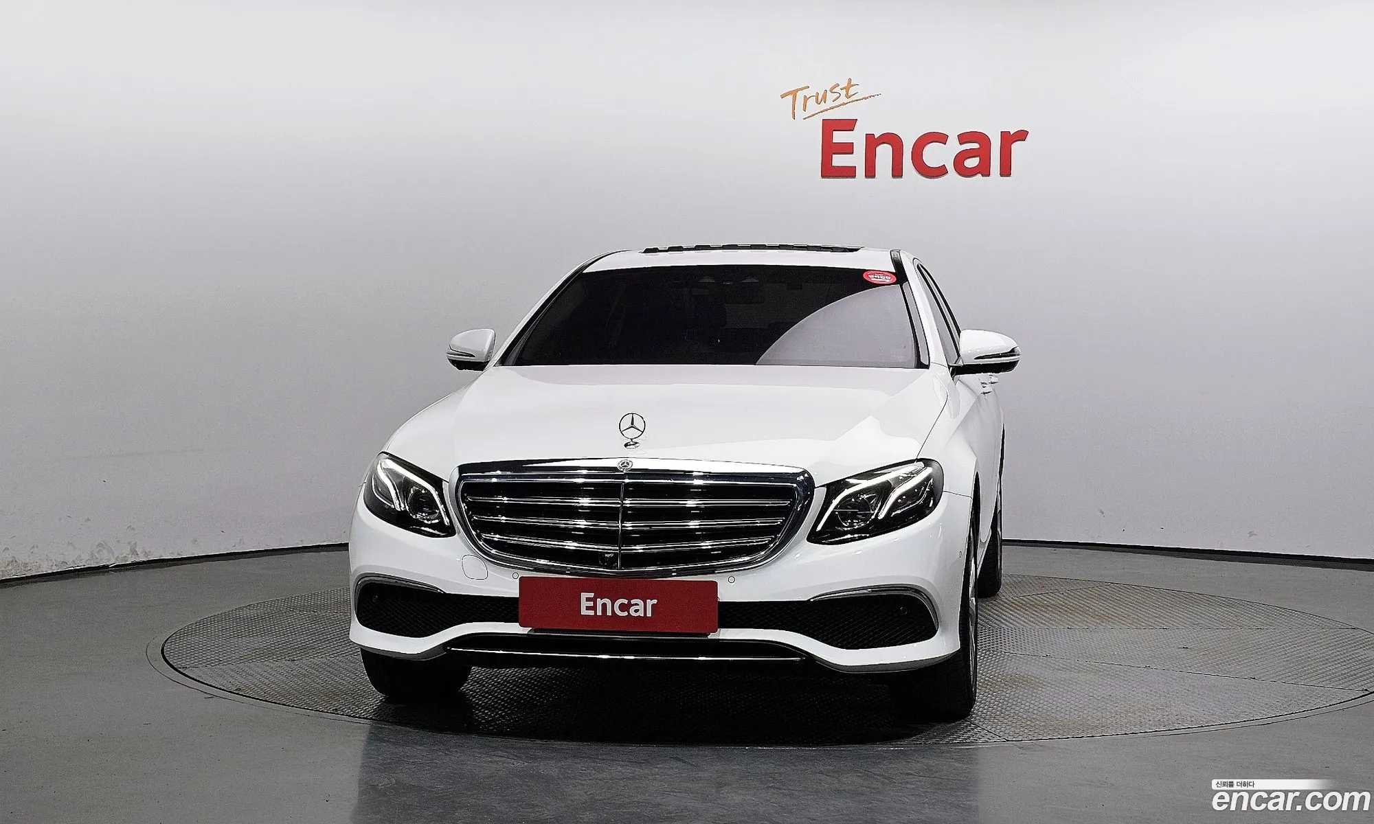 Mercedes-Benz E-Class W213 2018 WDDZF4KB1JA416636 — 2