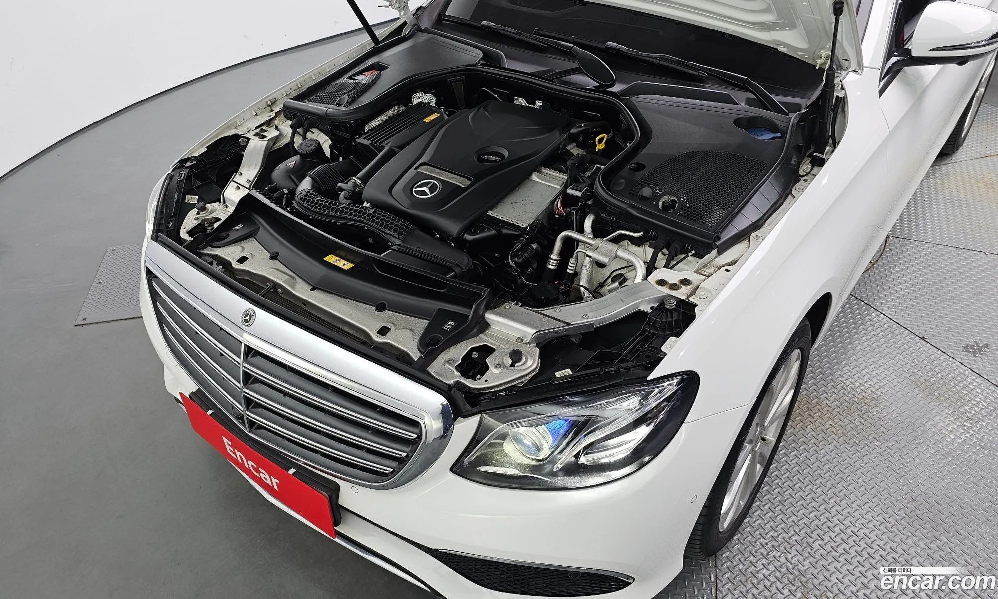 Mercedes-Benz E-Class W213 2018 WDDZF4KB1JA416636 — 14