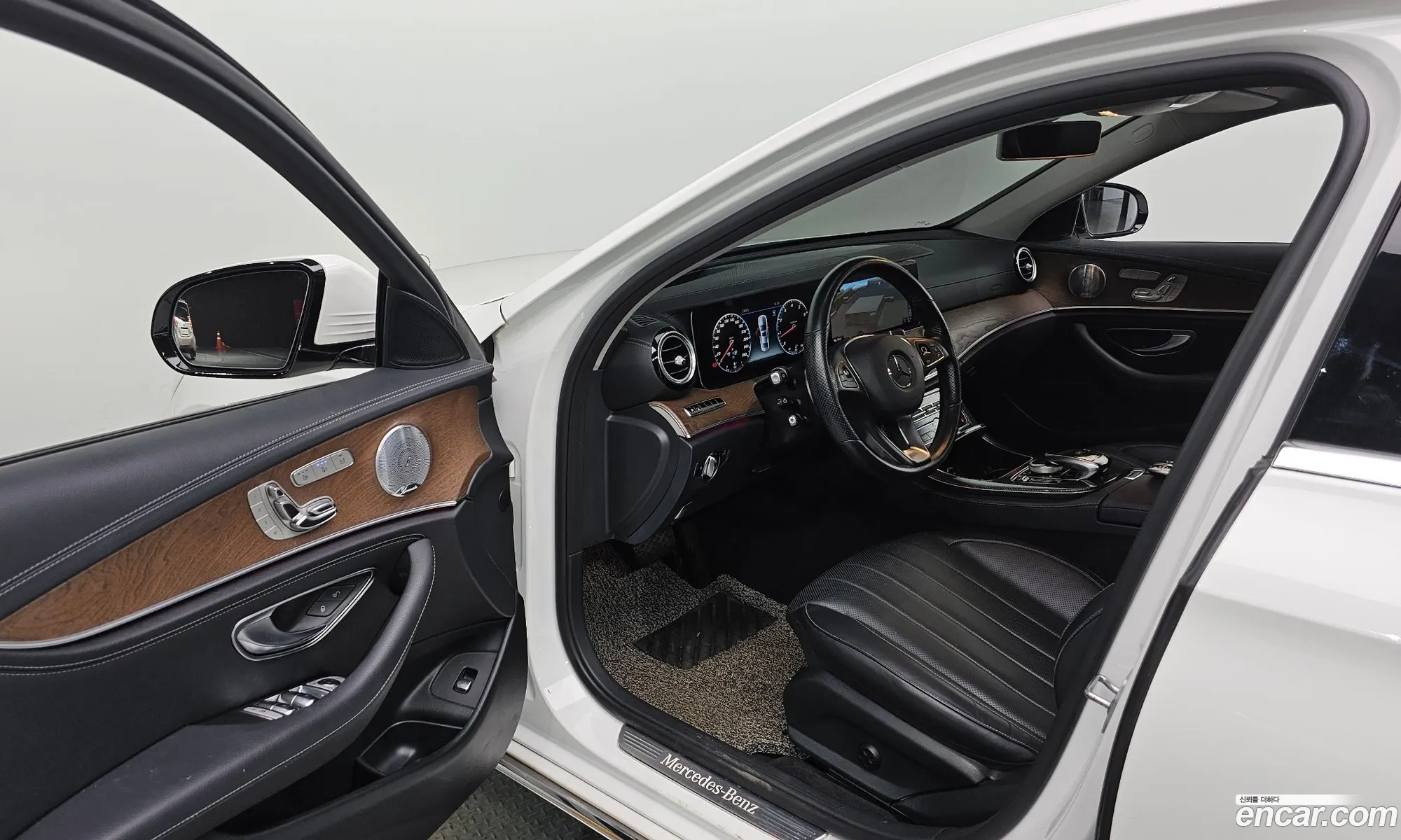 Mercedes-Benz E-Class W213 2018 WDDZF4KB1JA416636 — 16