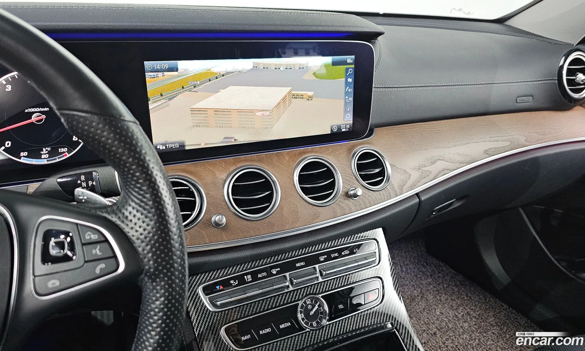 Mercedes-Benz E-Class W213 2018 WDDZF4KB1JA416636 — 12