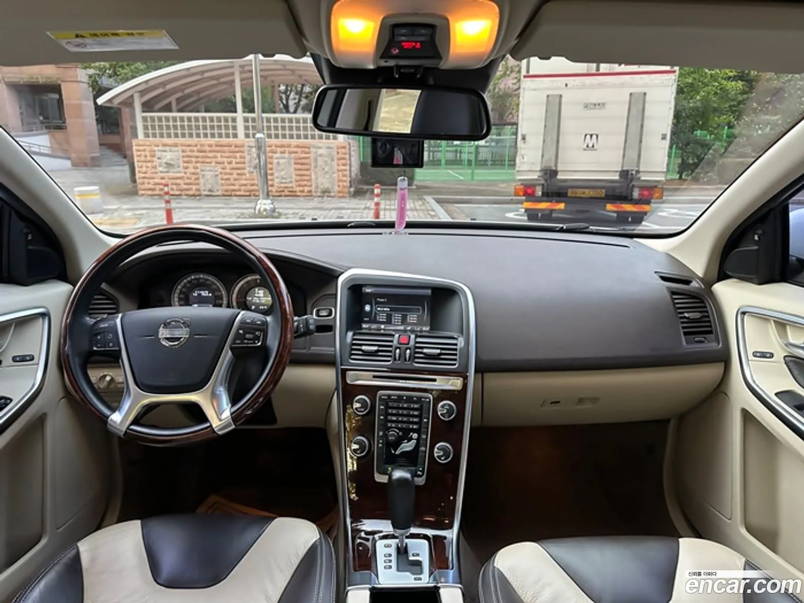 Volvo XC60 2012 — 17