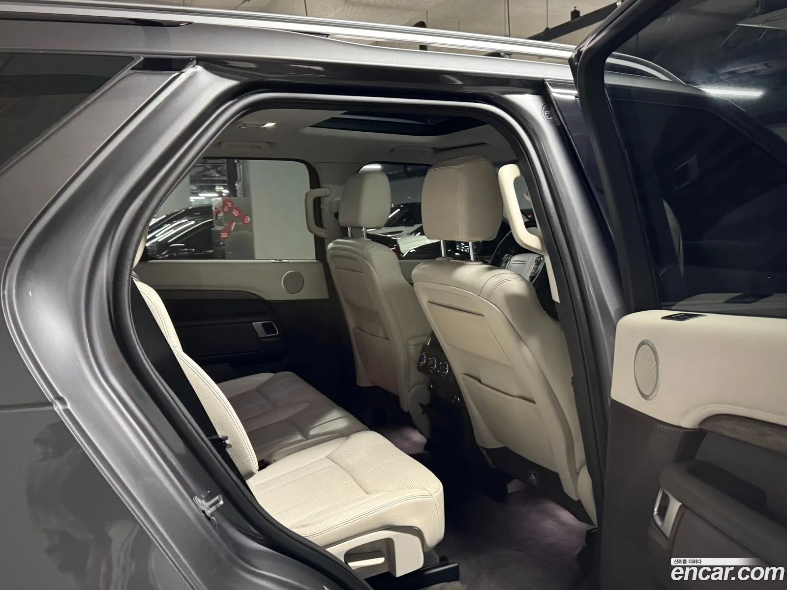 Land Rover Discovery 5 2017 — 11