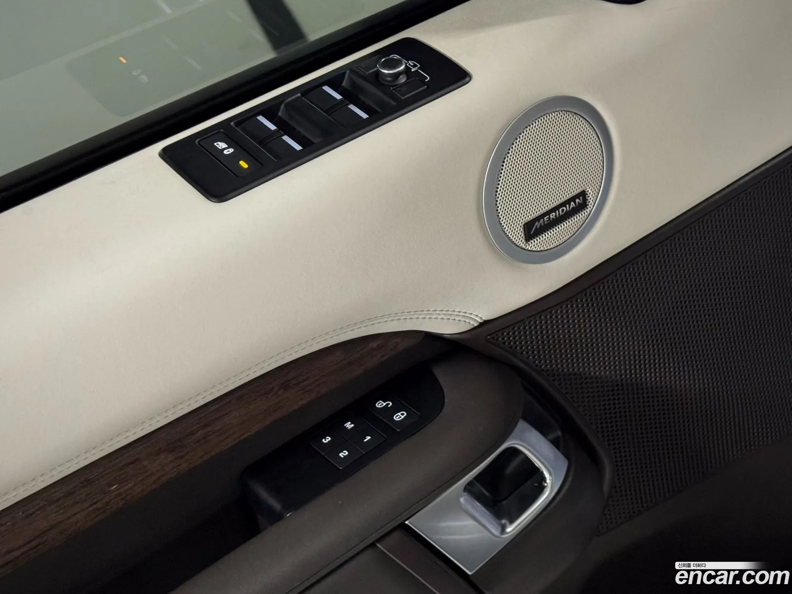 Land Rover Discovery 5 2017 — 16