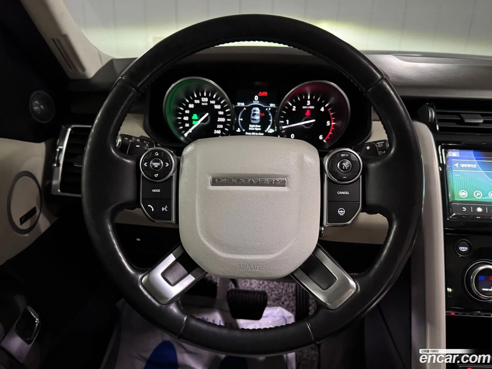 Land Rover Discovery 5 2017 — 13