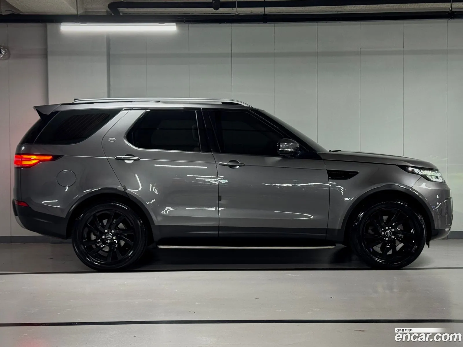 Land Rover Discovery 5 2017 — 4