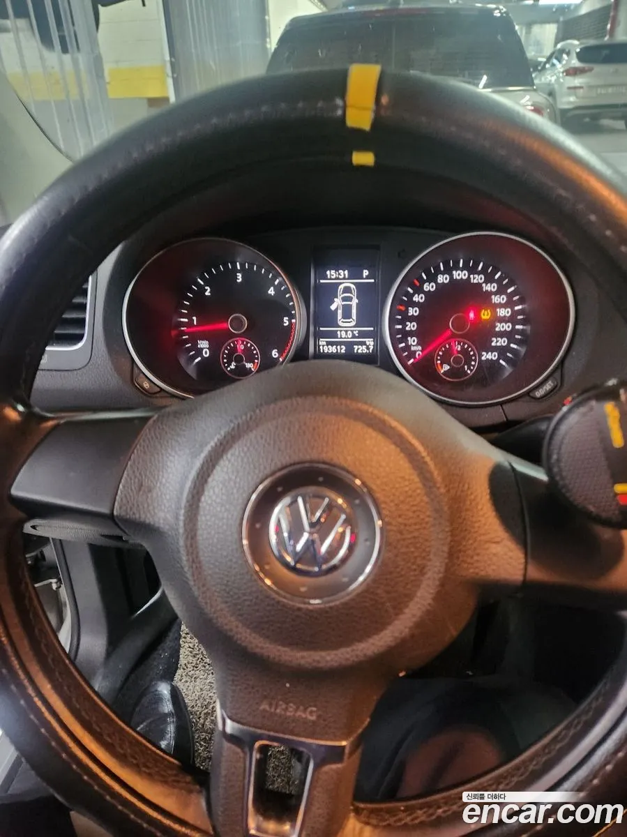 Volkswagen Golf 6th Gen 2011 — 7