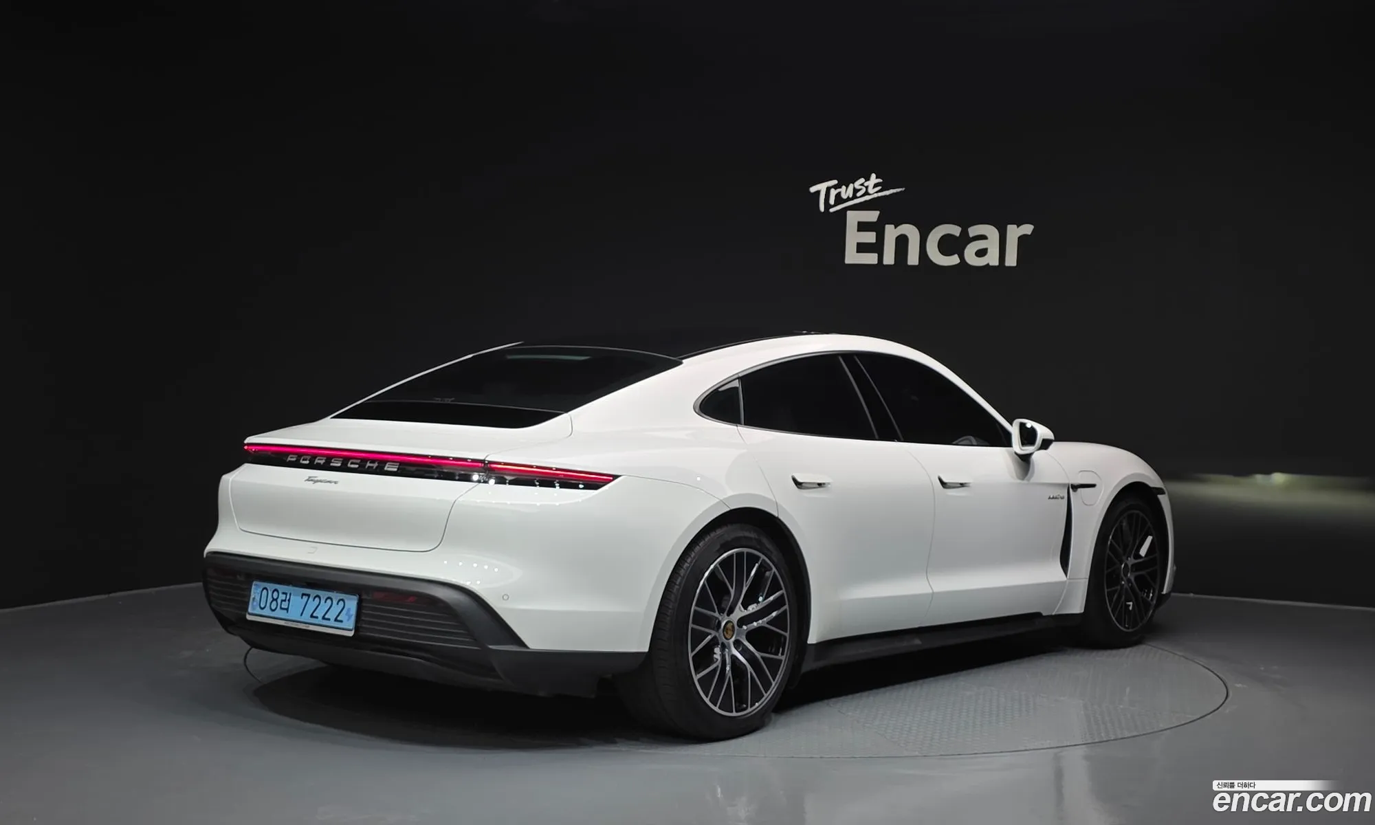 Porsche Taycan 2023 — 18