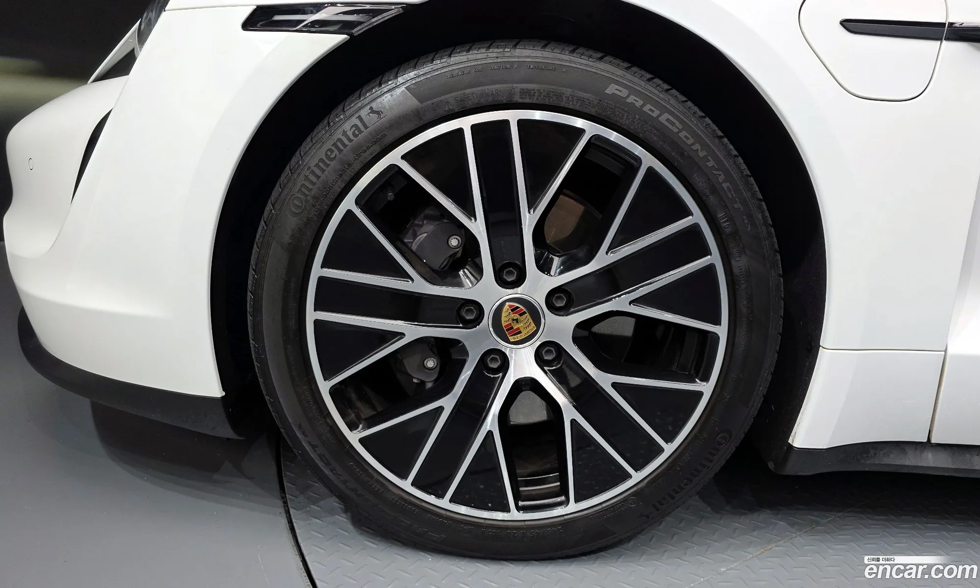 Porsche Taycan 2023 — 20