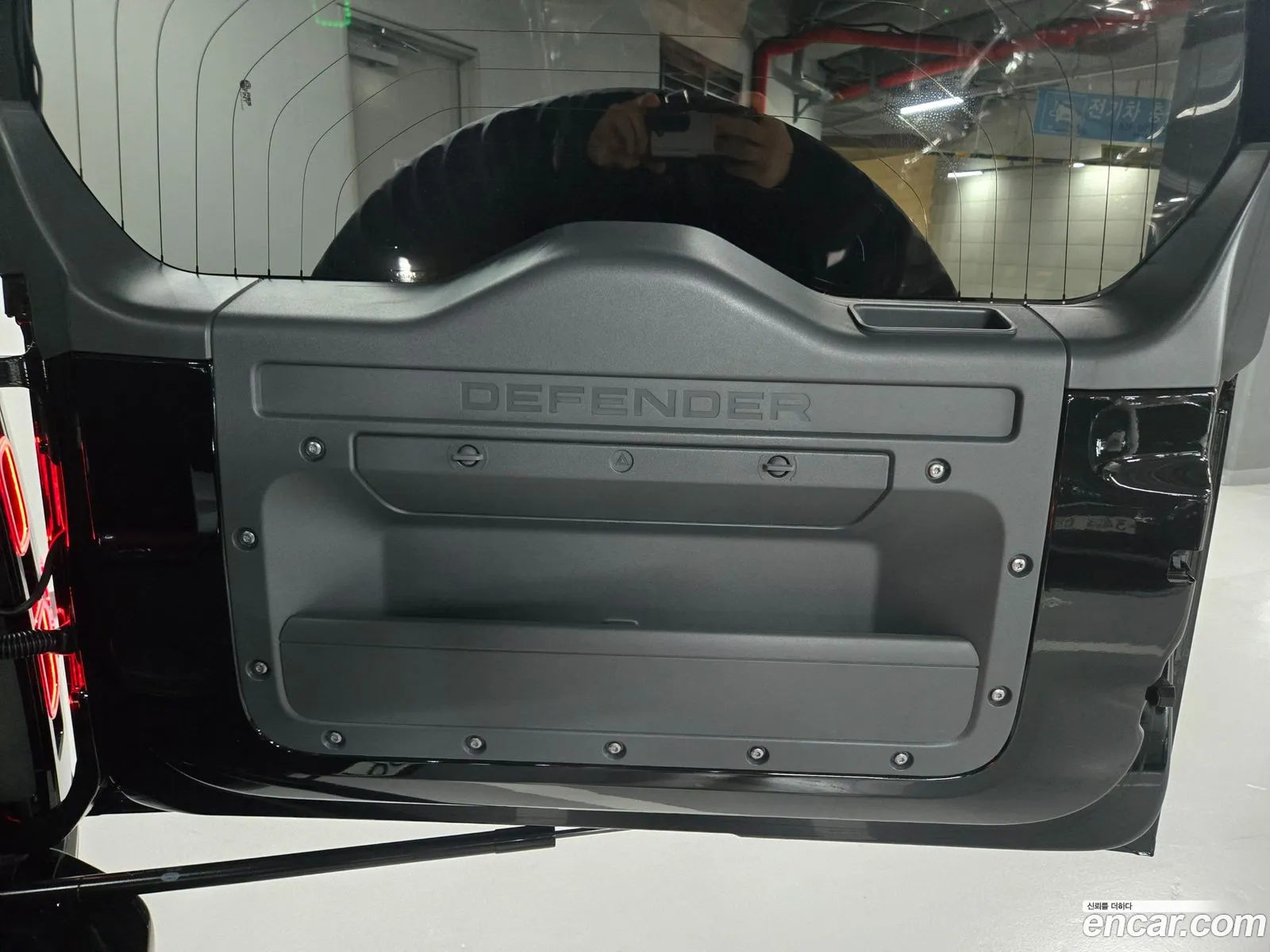 Land Rover Defender 2025 — 8