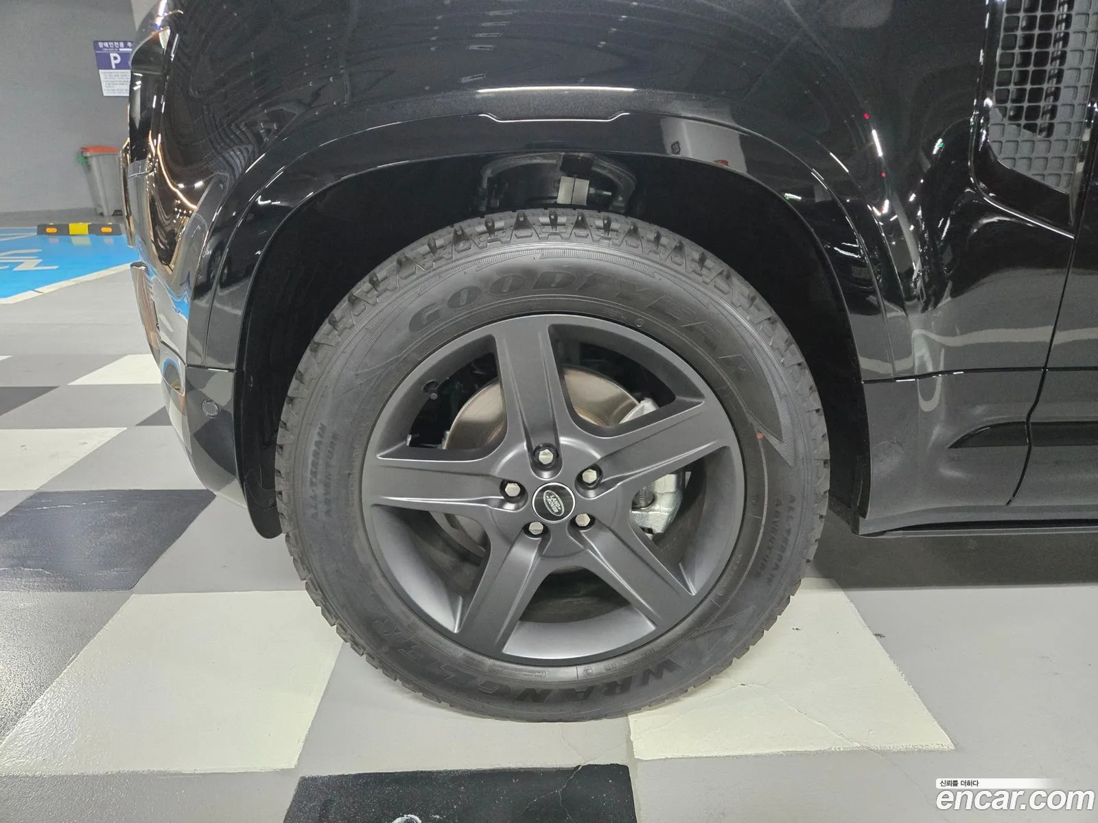 Land Rover Defender 2025 — 9