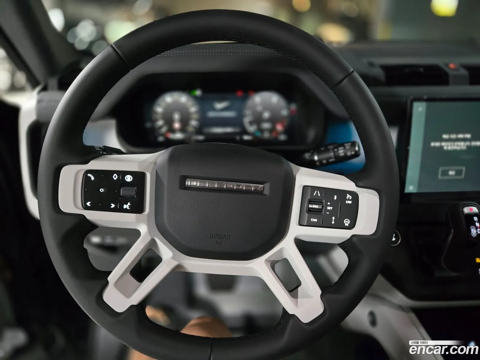 Land Rover Defender 2025 — 19