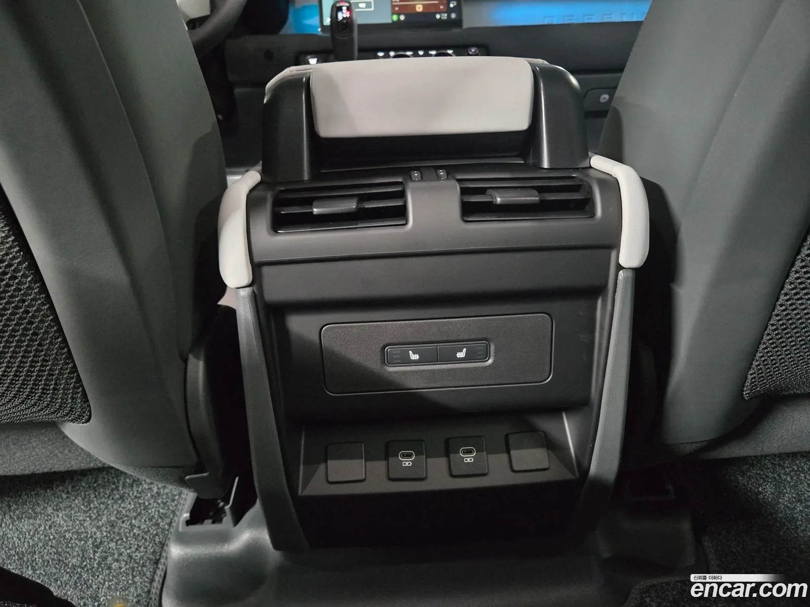 Land Rover Defender 2025 — 18