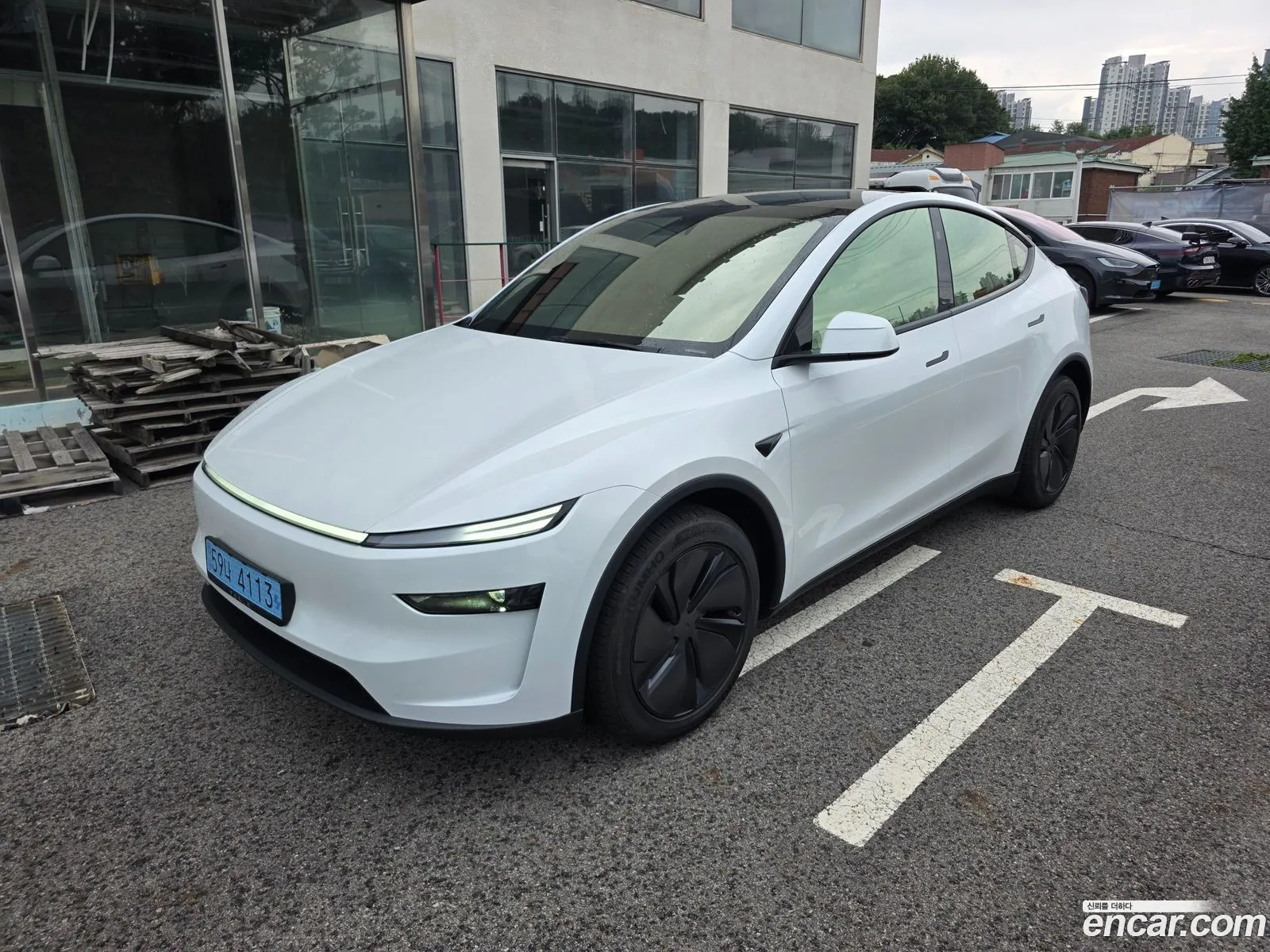Tesla Model Y 2025 — 4