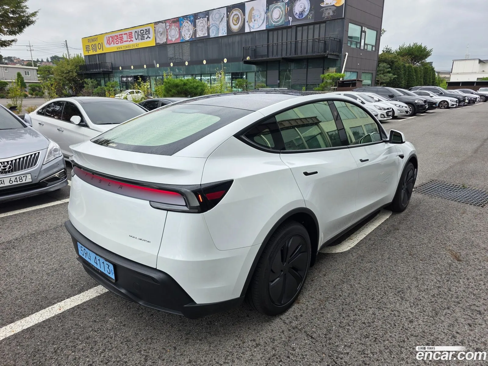 Tesla Model Y 2025 — 6