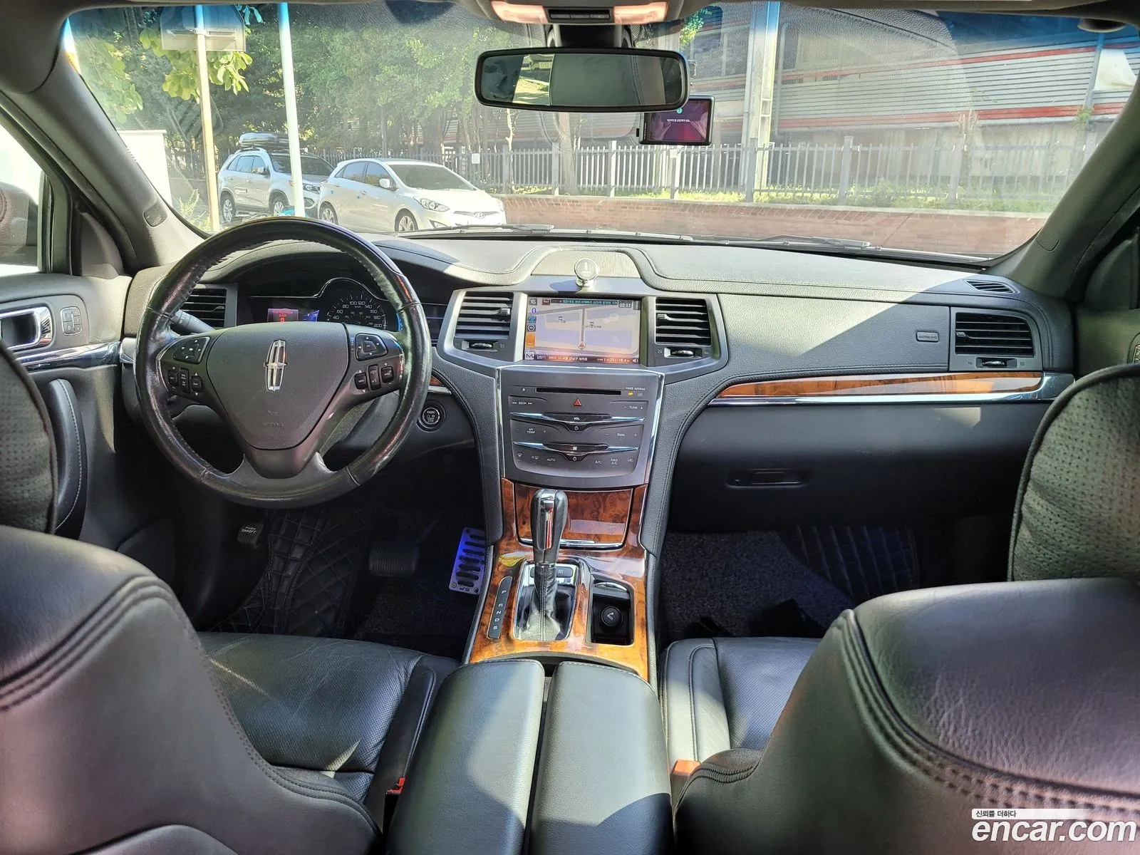Lincoln MKS 2012 — 12
