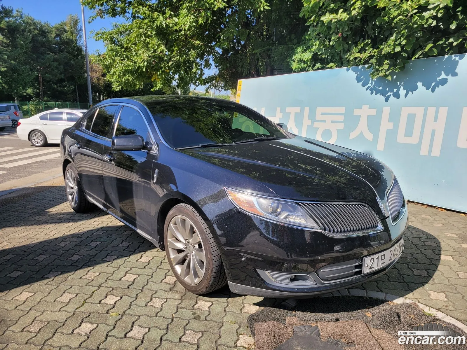Lincoln MKS 2012 — 17