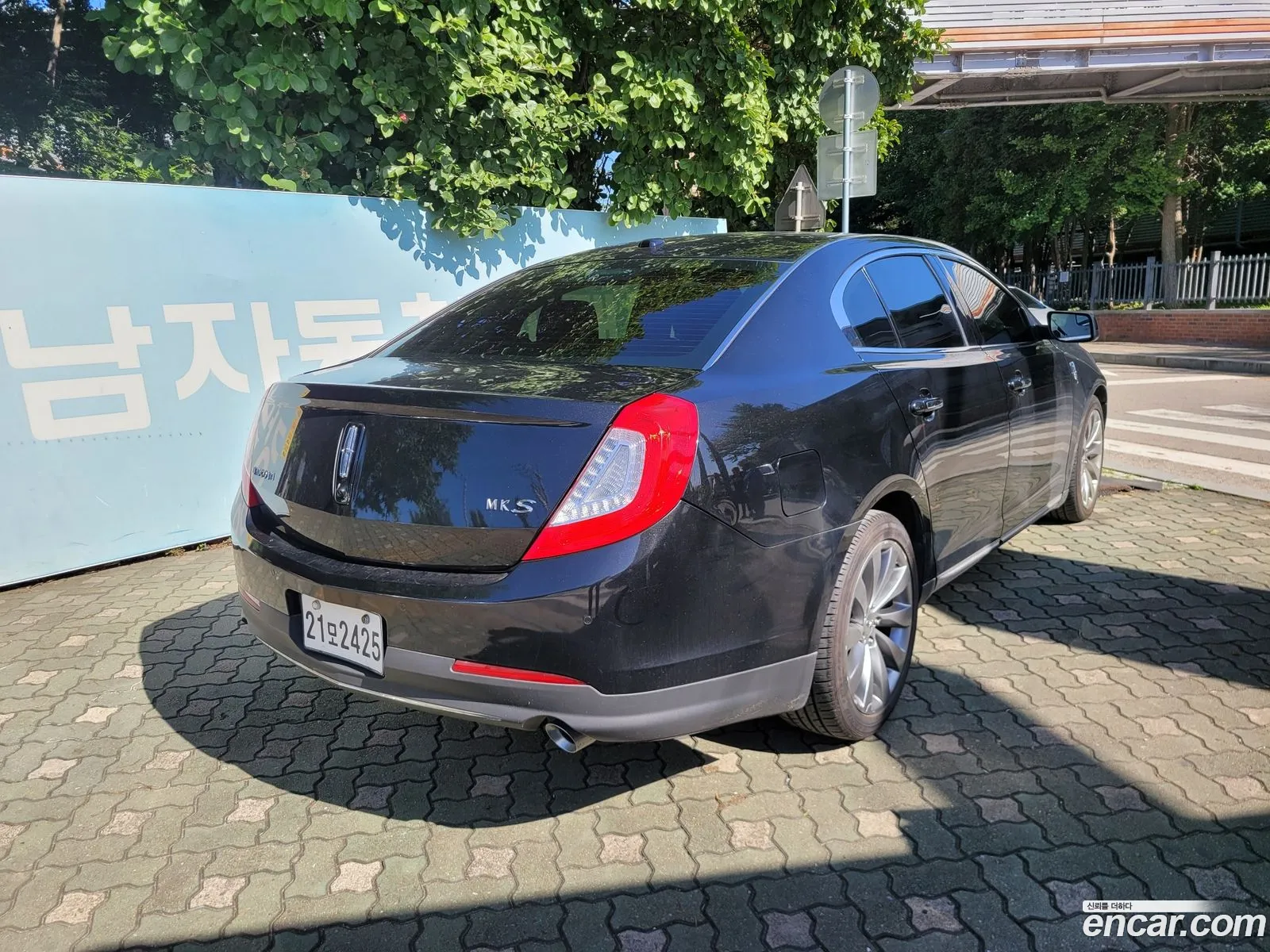 Lincoln MKS 2012 — 18